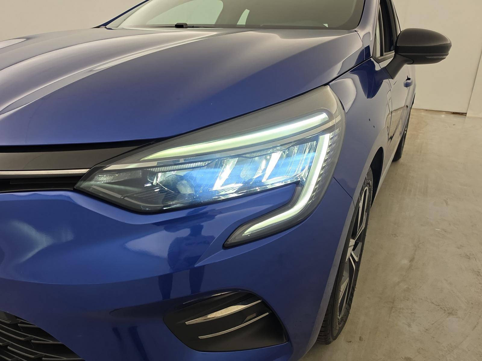 Vente en ligne Renault Clio 5 Clio E-Tech 140 - 21N au prix de 15 490 €