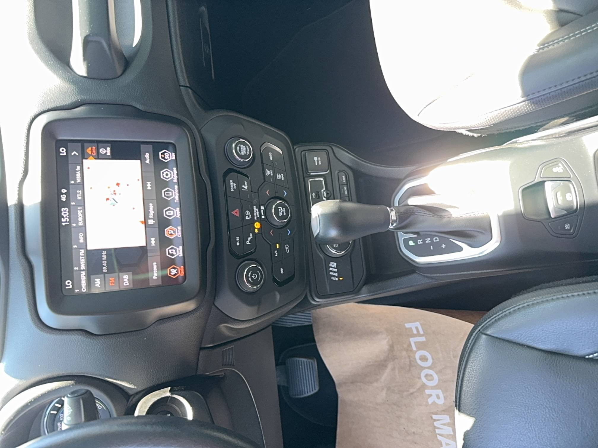 Vente en ligne Jeep Renegade  1.3 Turbo T4 190 ch PHEV BVA6 4xe eAWD au prix de 21 990 €
