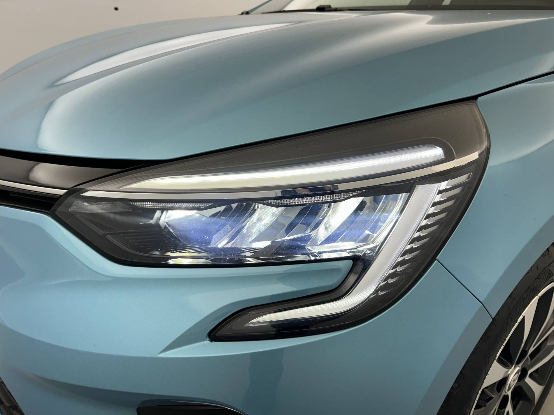 Vente en ligne Renault Clio 5 Clio E-Tech 140 - 21N au prix de 18 499 €