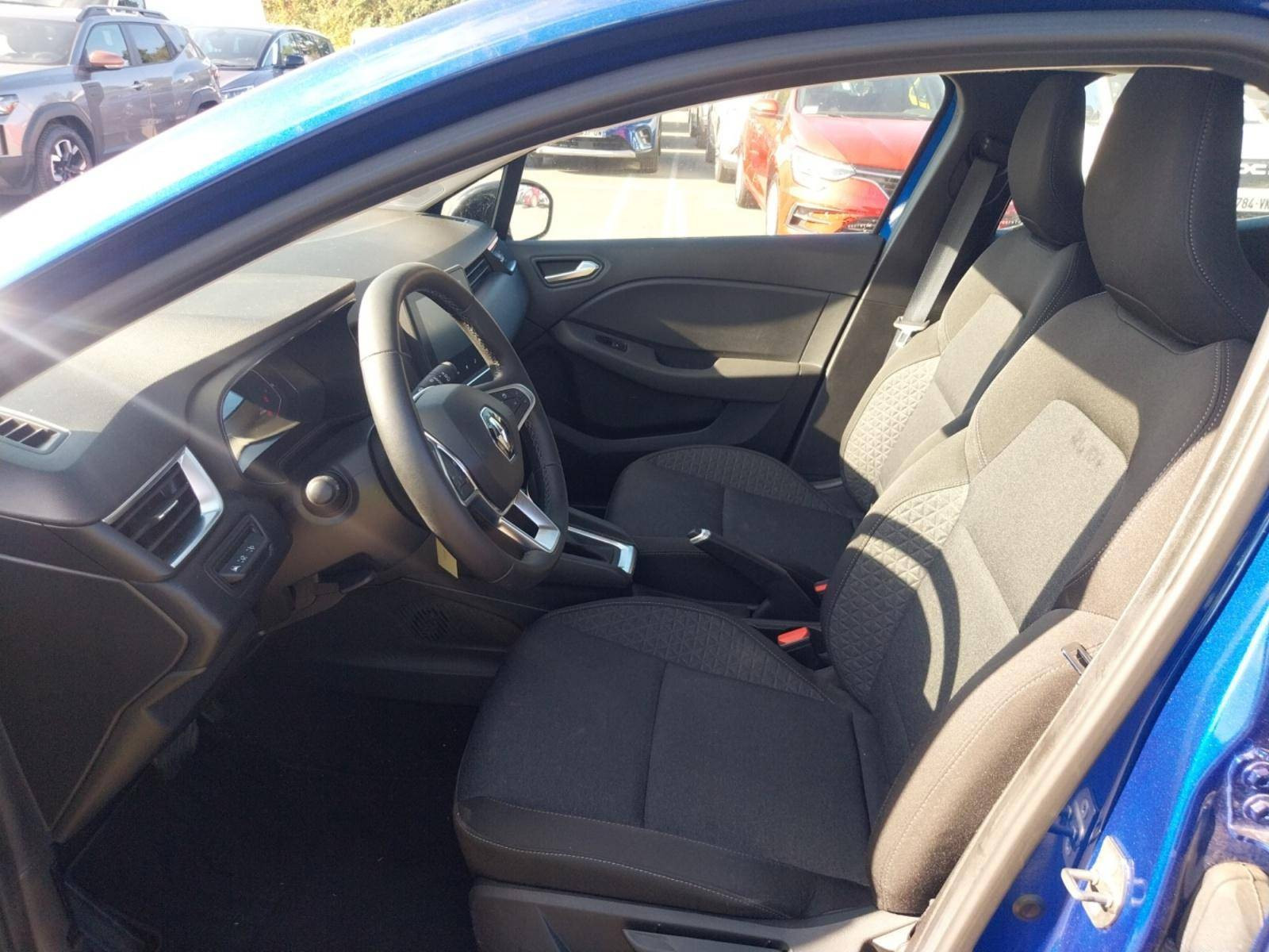 Vente en ligne Renault Clio 5 Clio E-Tech full hybrid 145 au prix de 17 900 €
