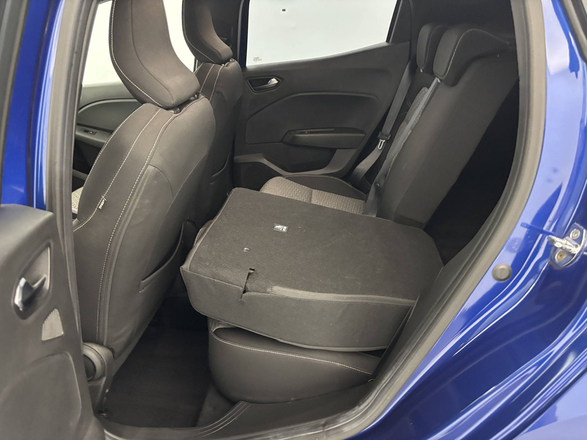 Vente en ligne Renault Clio 5 Clio E-Tech 140 - 21N au prix de 15 990 €