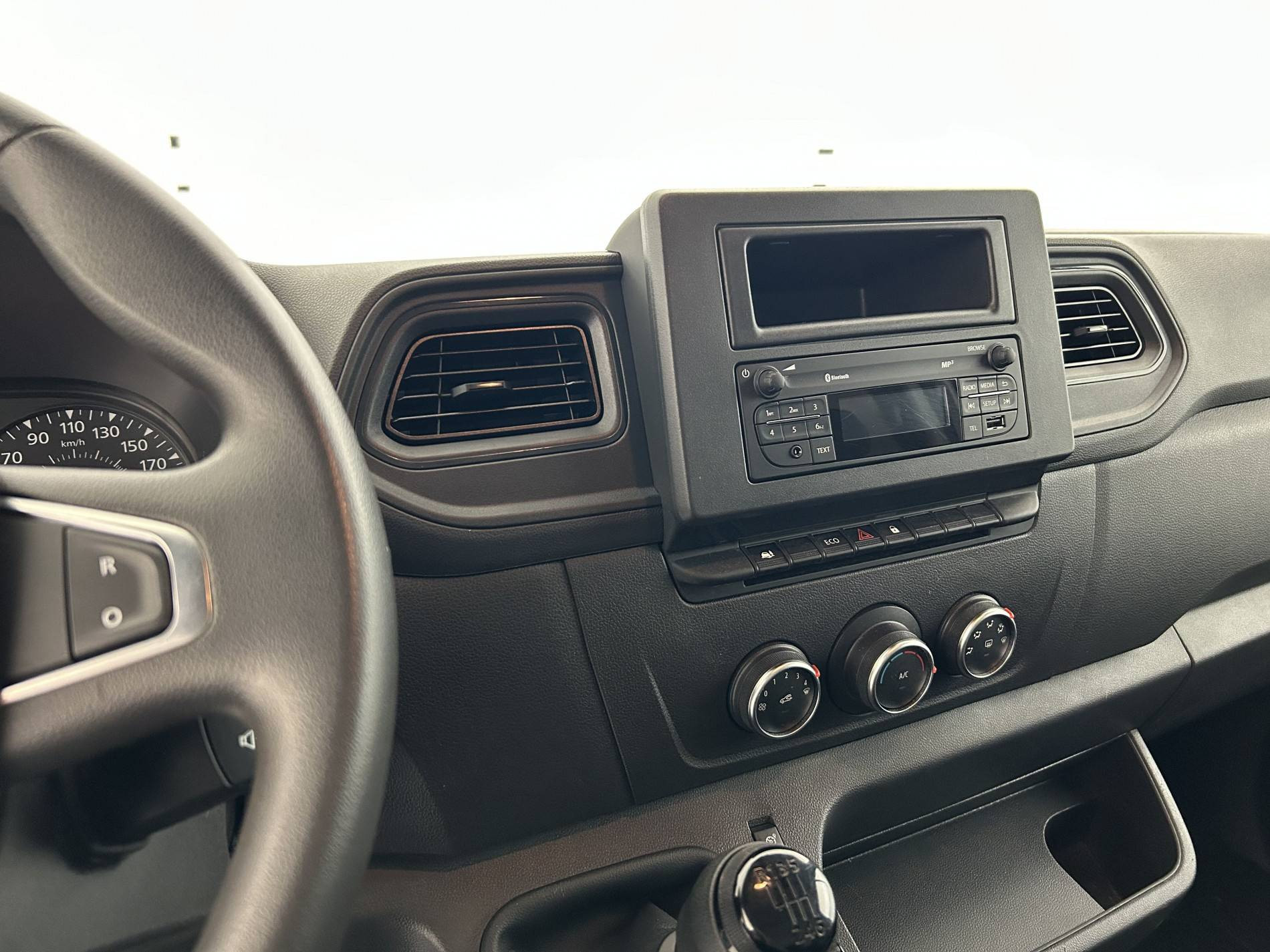 Vente en ligne Renault Master Fourgon MASTER FGN TRAC F3500 L2H2 BLUE DCI 135 au prix de 23 880 €