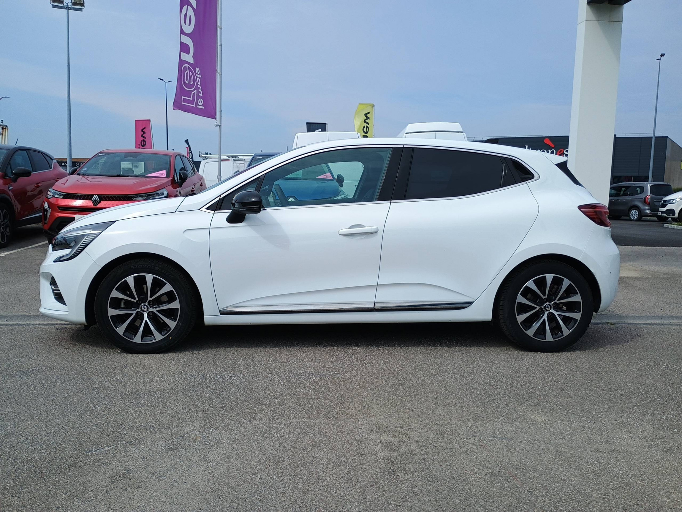 Vente en ligne Renault Clio 5 Clio E-Tech full hybrid 145 au prix de 16 990 €