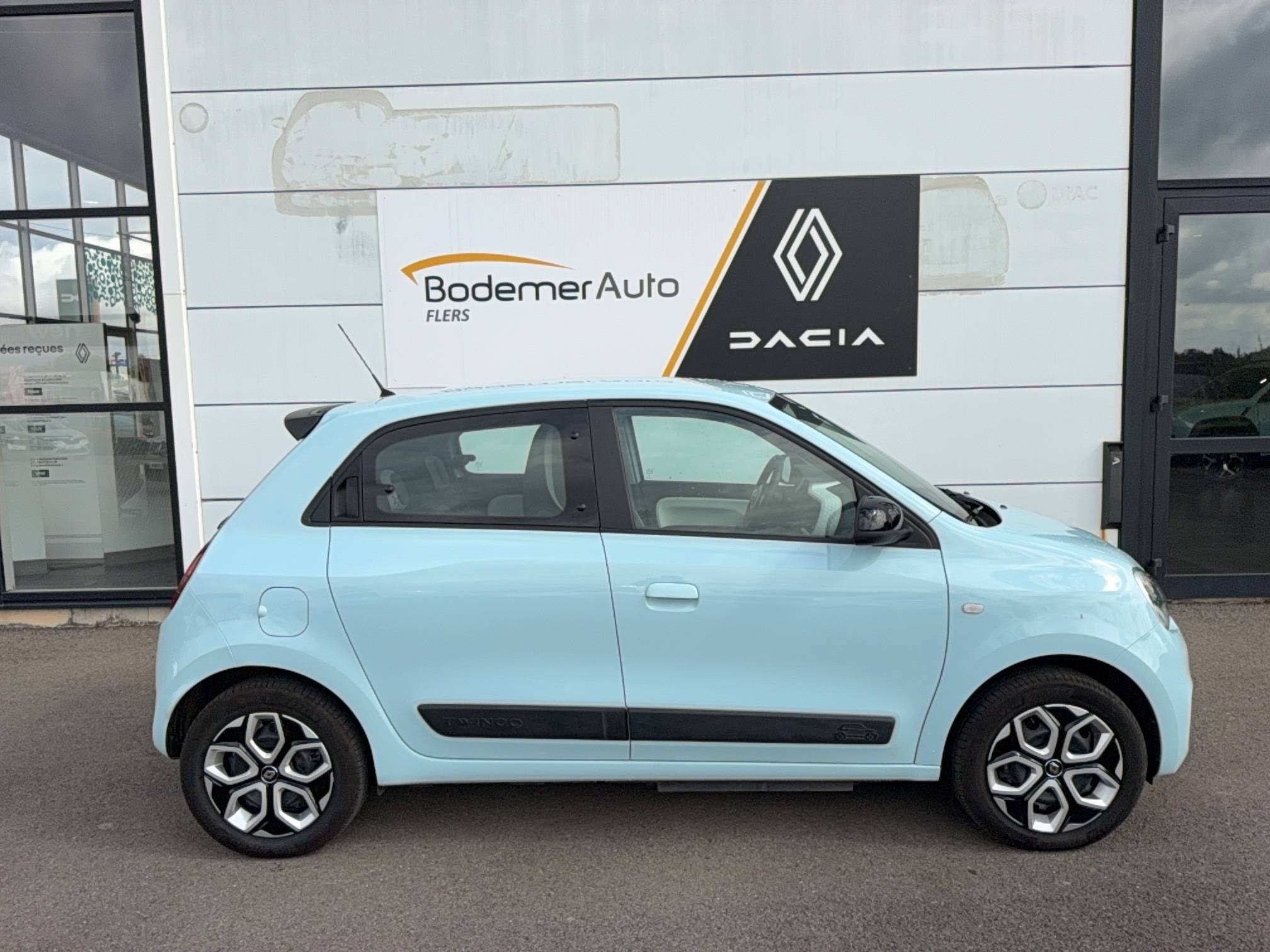 Vente en ligne Renault Twingo Electrique Twingo III E-Tech au prix de 13 490 €