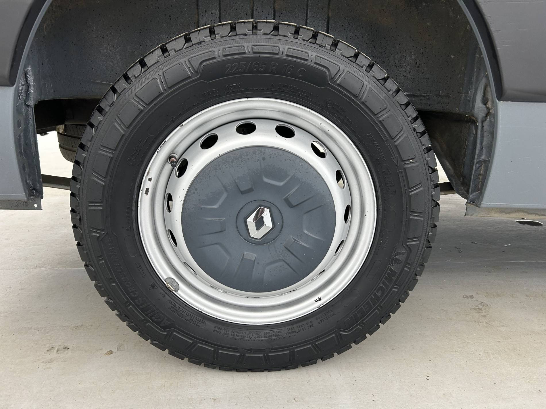 Vente en ligne Renault Master Fourgon MASTER FGN TRAC F3500 L2H2 DCI 135 au prix de 18 999 €