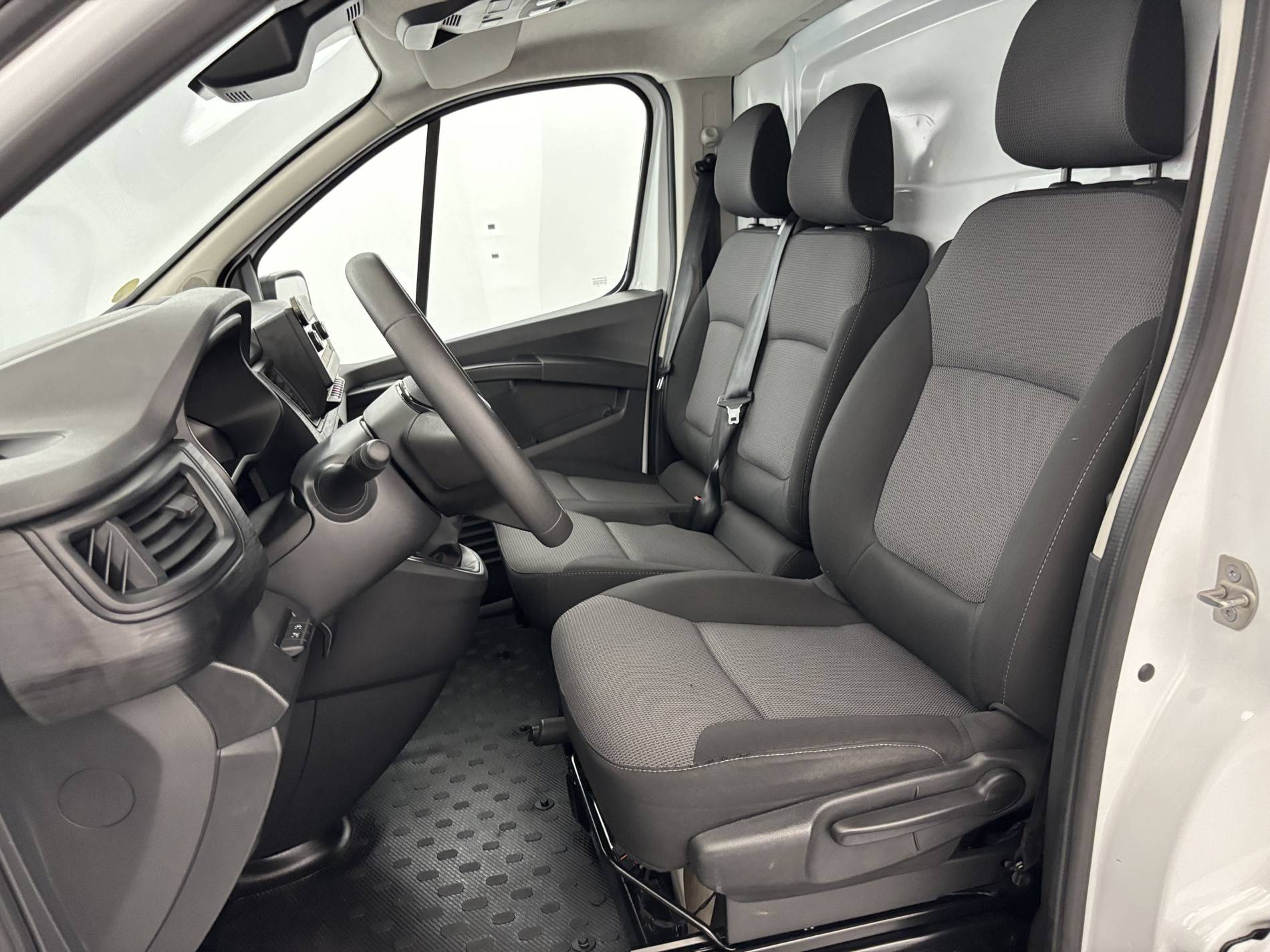 Vente en ligne Renault Trafic 3 Fourgon TRAFIC FG BLUE DCI 130 L1H1 3T GSR2 au prix de 22 900 €