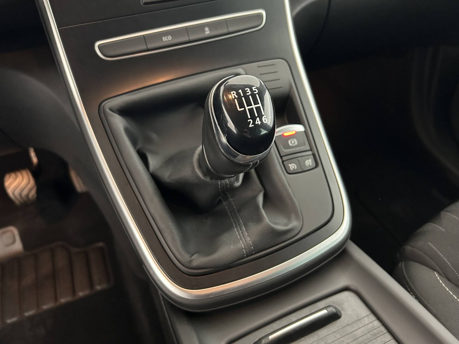 Vente en ligne Renault Scenic 4 Scenic TCe 115 FAP au prix de 13 390 €