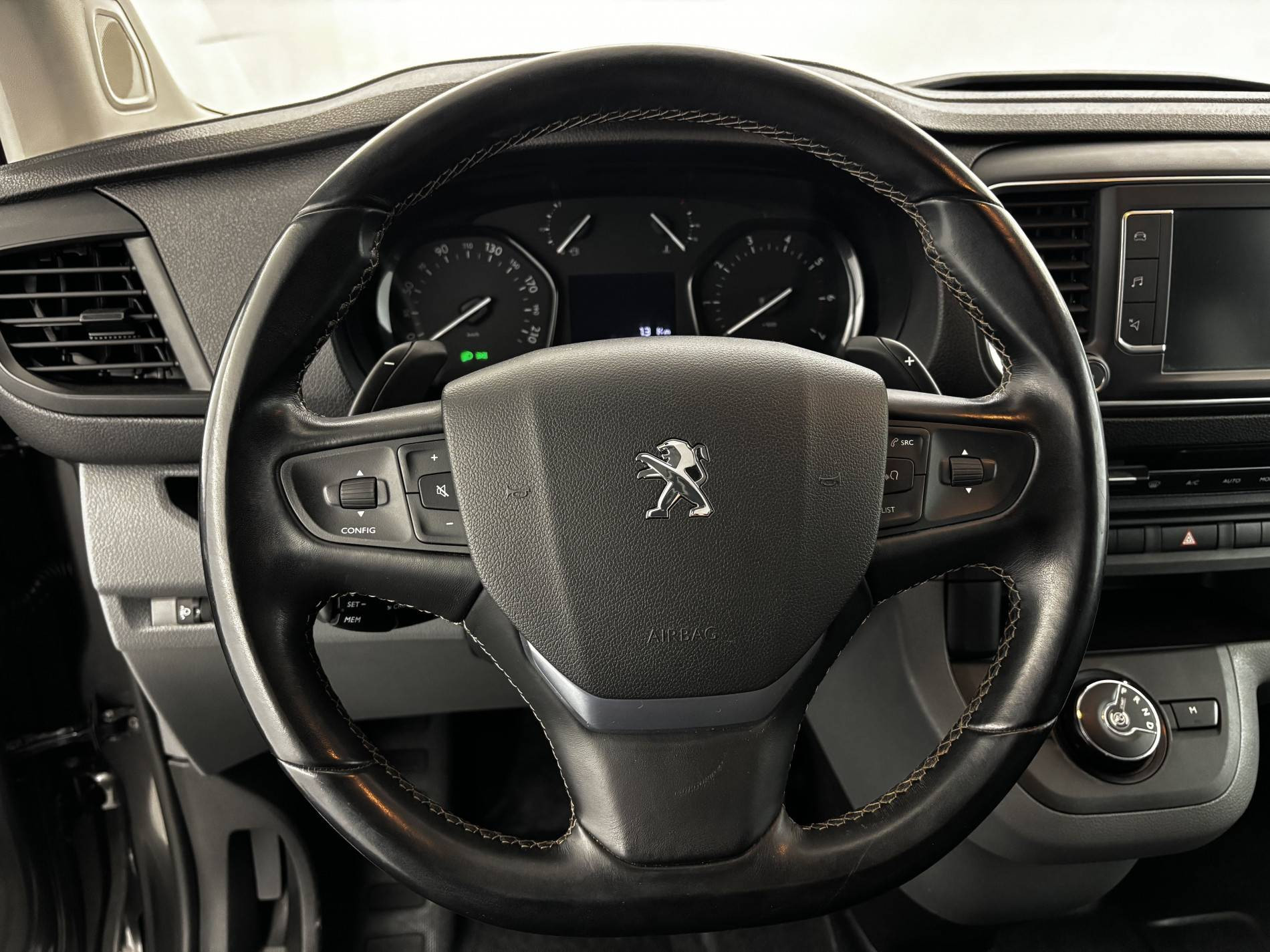 Vente en ligne Peugeot Expert Cabine Approfondie EXPERT CA STANDARD BLUEHDI 180 S&S EAT8 au prix de 28 790 €