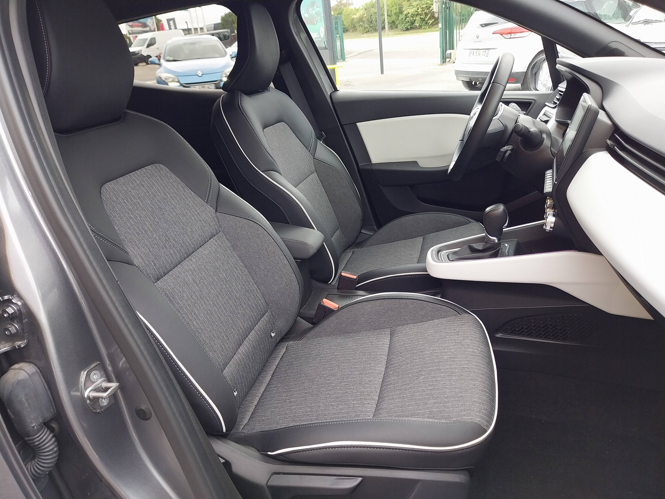 Vente en ligne Renault Clio 5 Clio E-Tech full hybrid 145 au prix de 19 000 €