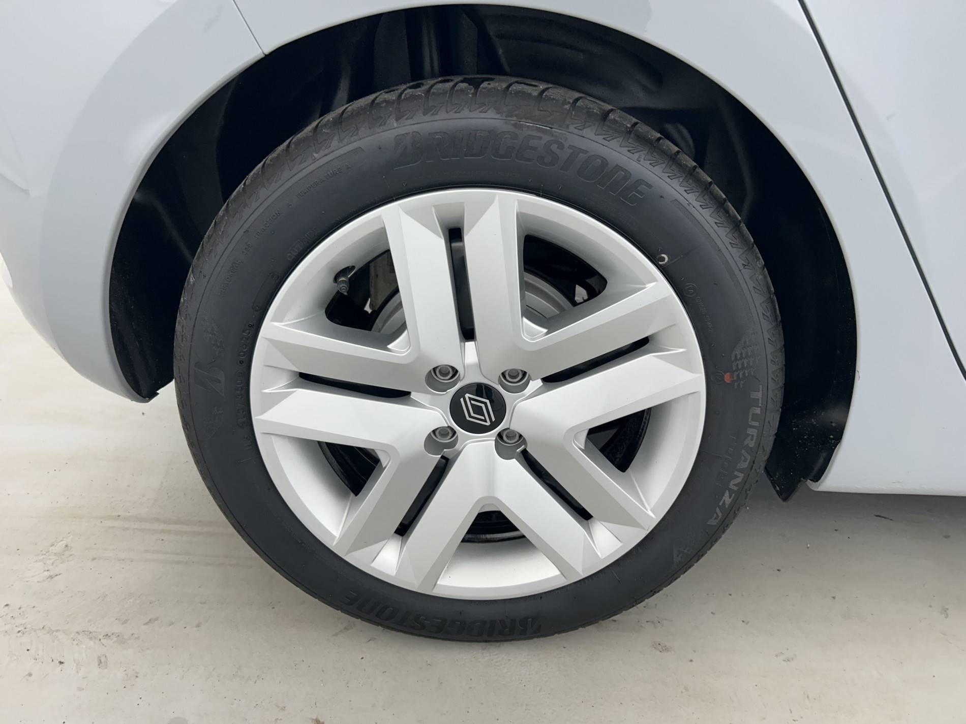 Vente en ligne Renault Clio 5 Clio E-Tech full hybrid 145 ch GSR2 au prix de 18 990 €