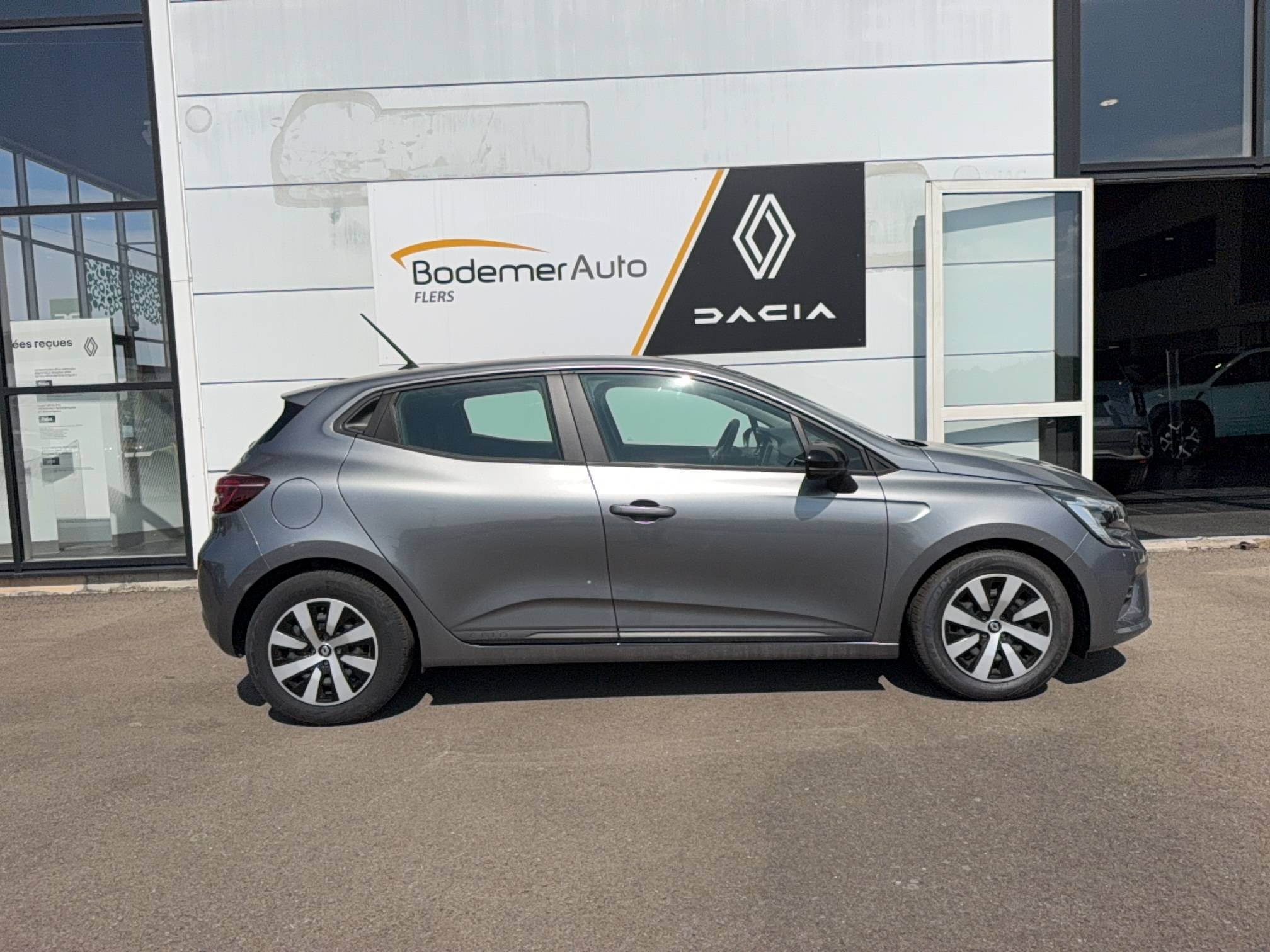 Vente en ligne Renault Clio 5 Clio TCe 90 au prix de 13 980 €