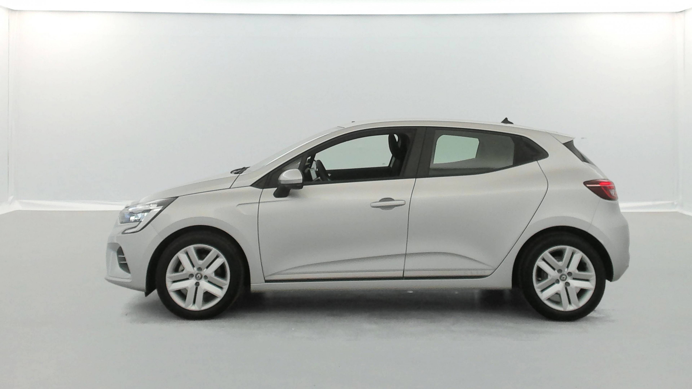 Vente en ligne Renault Clio 5 Clio E-Tech 140 - 21N au prix de 16 791 €