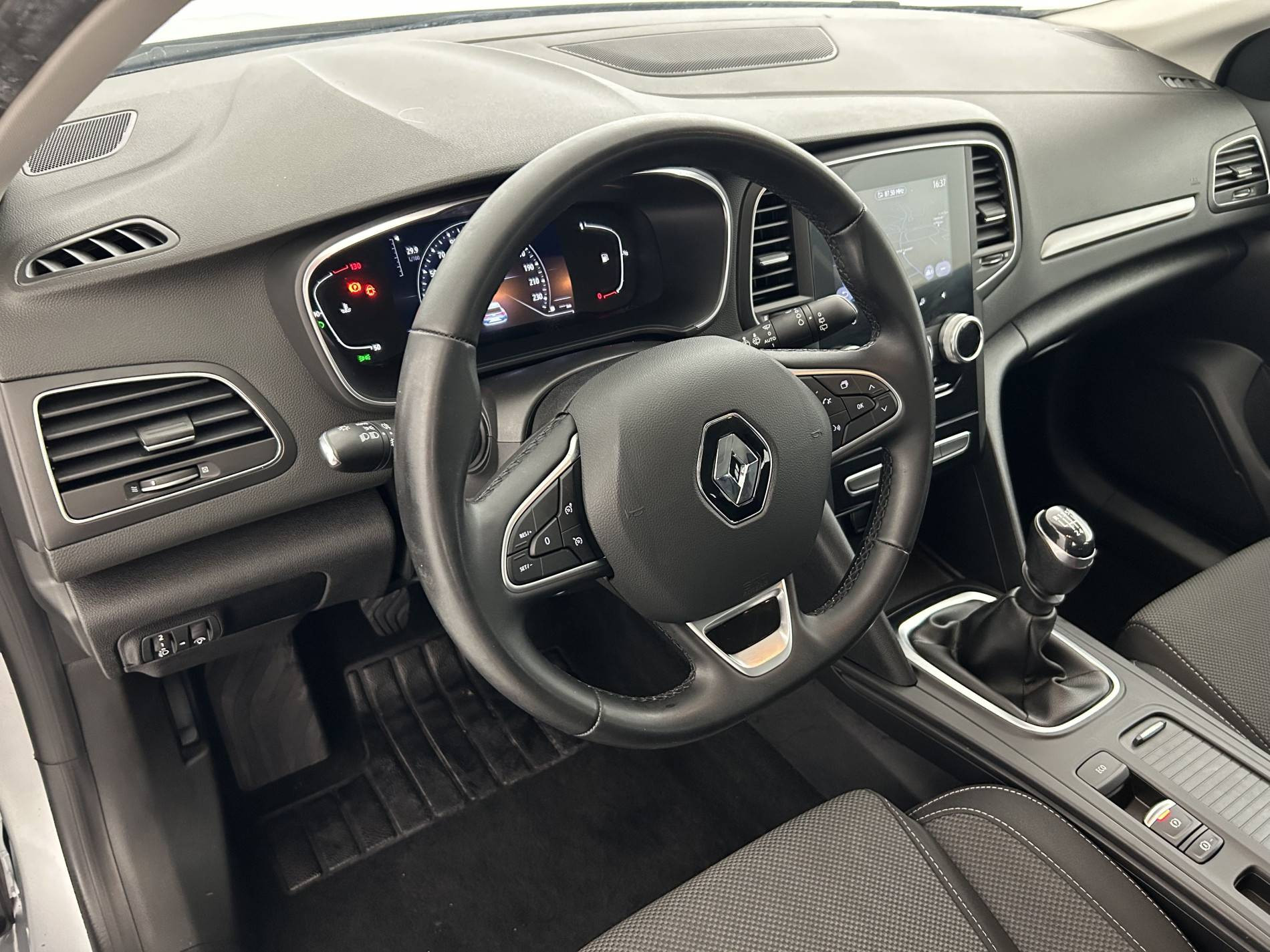 Vente en ligne Renault Megane 4 Estate  Blue dCi 115 au prix de 14 990 €