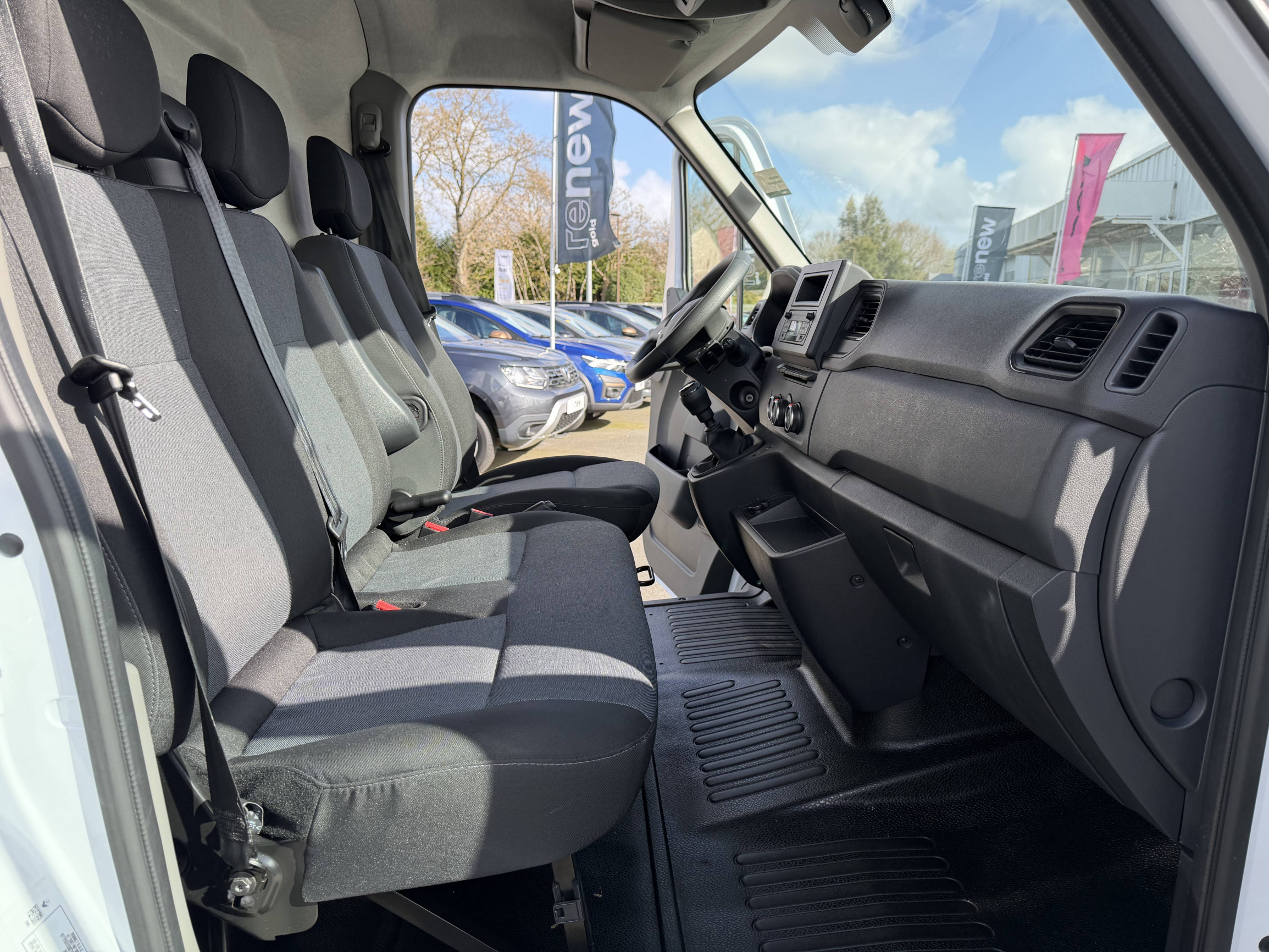 Vente en ligne Renault Master Fourgon MASTER FGN TRAC F3500 L2H2 BLUE DCI 135 au prix de 23 490 €