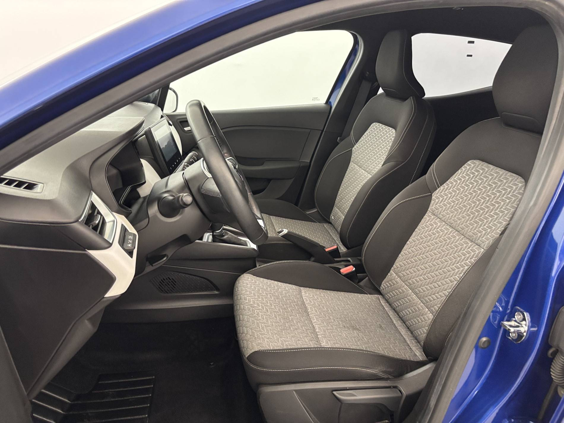 Vente en ligne Renault Clio 5 Clio E-Tech 140 - 21N au prix de 15 990 €
