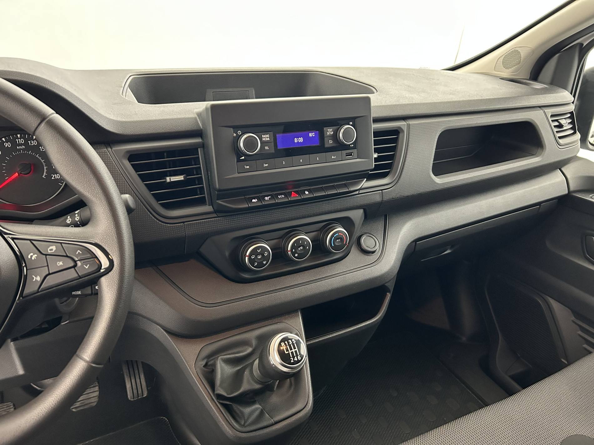 Vente en ligne Renault Trafic 3 Fourgon TRAFIC FG BLUE DCI 130 L1H1 3T GSR2 au prix de 23 999 €