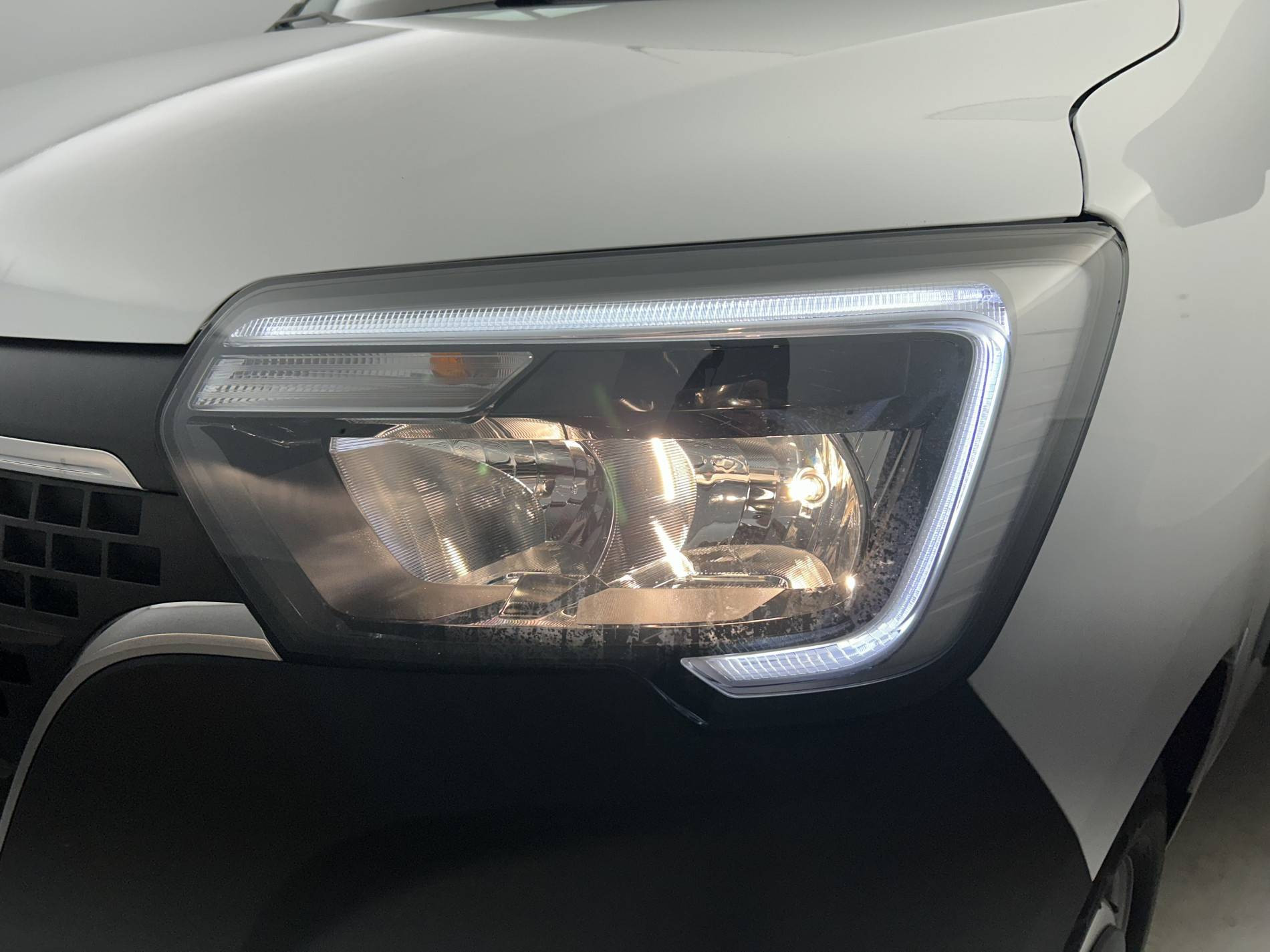 Vente en ligne Renault Master Fourgon MASTER FGN TRAC F3500 L2H2 BLUE DCI 135 au prix de 25 490 €