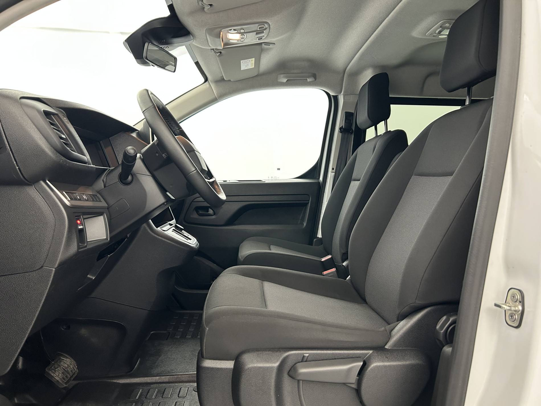 Vente en ligne Citroën Jumpy Fourgon JUMPY CAB APPROFONDIE M BLUEHDI 145 S&S EAT8 au prix de 30 990 €