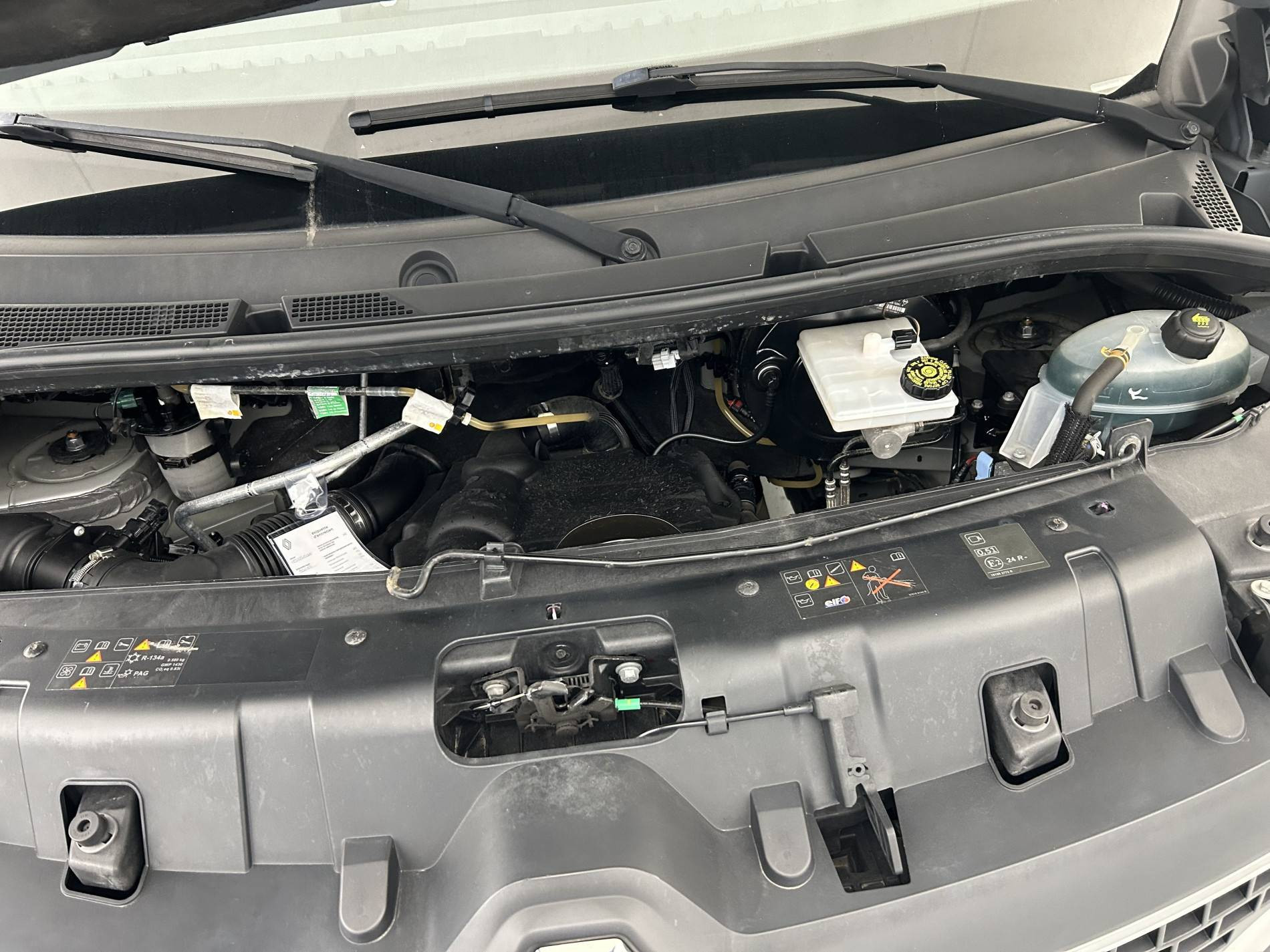 Vente en ligne Renault Master Fourgon MASTER FGN TRAC F3500 L2H2 DCI 135 au prix de 18 999 €