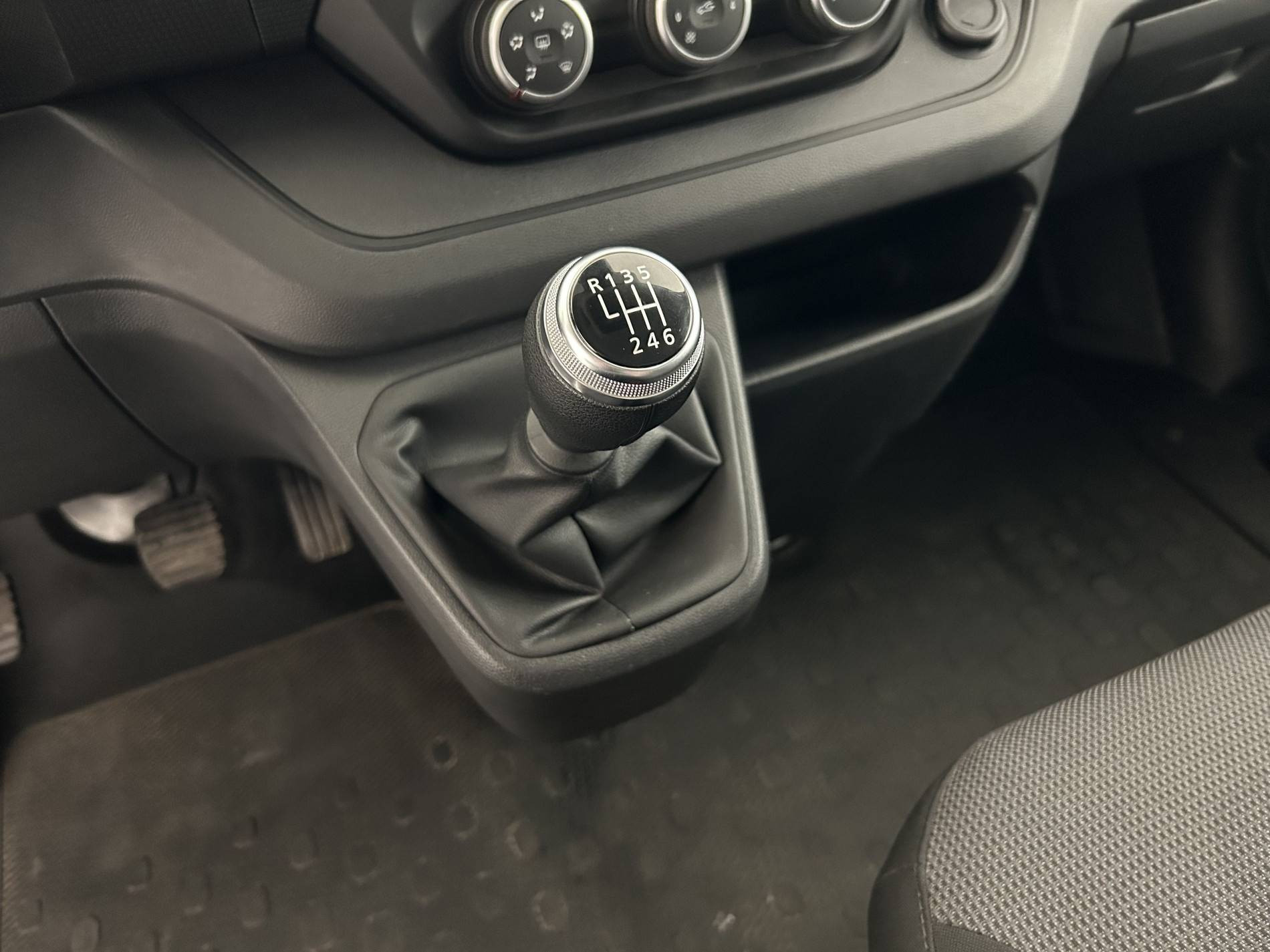 Vente en ligne Renault Trafic 3 Fourgon TRAFIC FGN L1H1 3000 KG BLUE DCI 130 au prix de 22 788 €