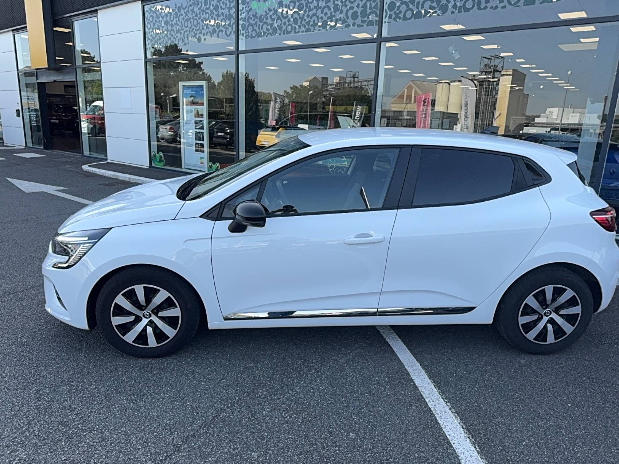 Vente en ligne Renault Clio 5 Clio TCe 90 au prix de 13 990 €