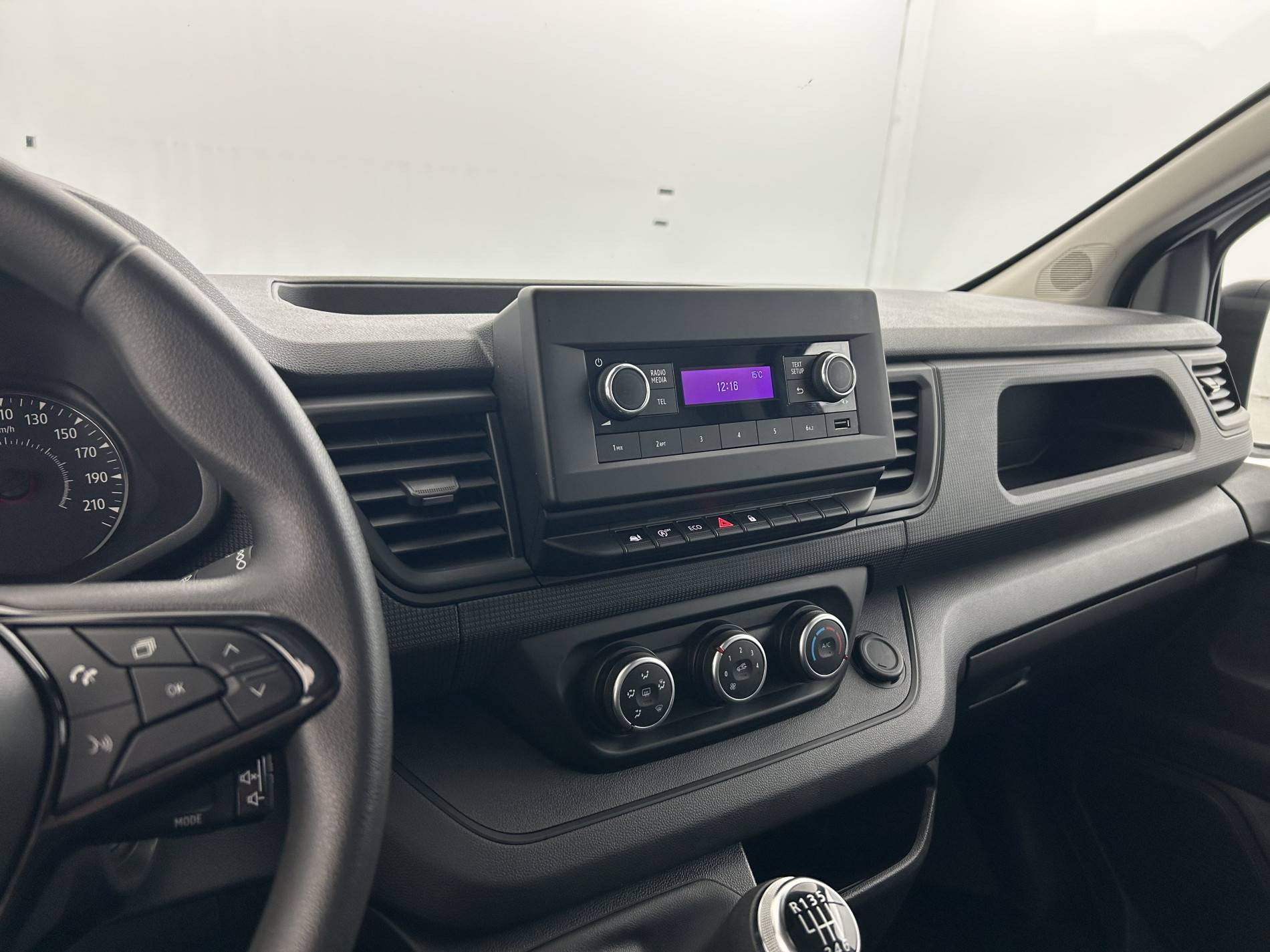 Vente en ligne Renault Trafic 3 Fourgon TRAFIC FGN L2H1 3000 KG BLUE DCI 130 au prix de 23 990 €