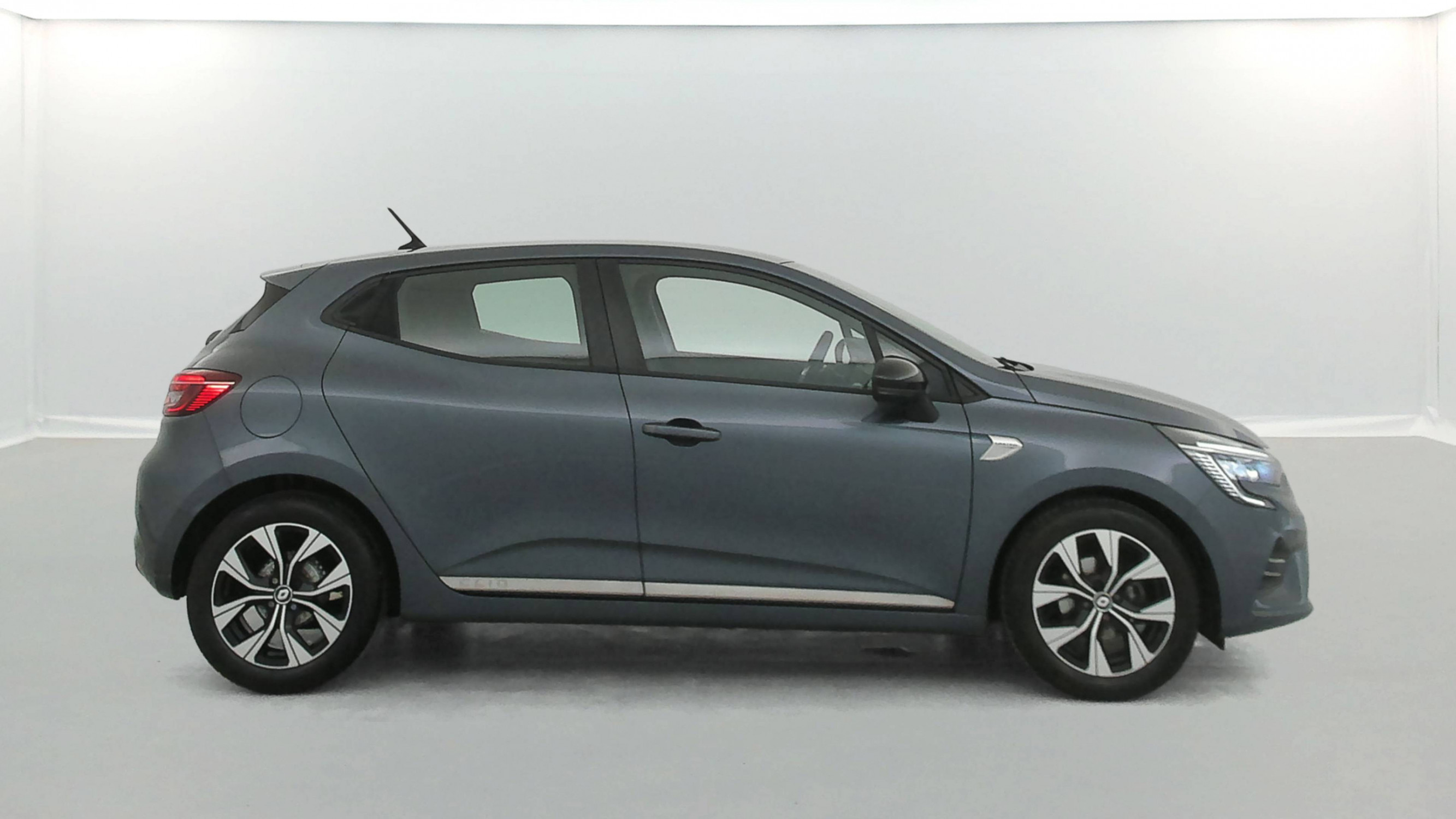 Vente en ligne Renault Clio 5 Clio TCe 90 - 21N au prix de 14 790 €