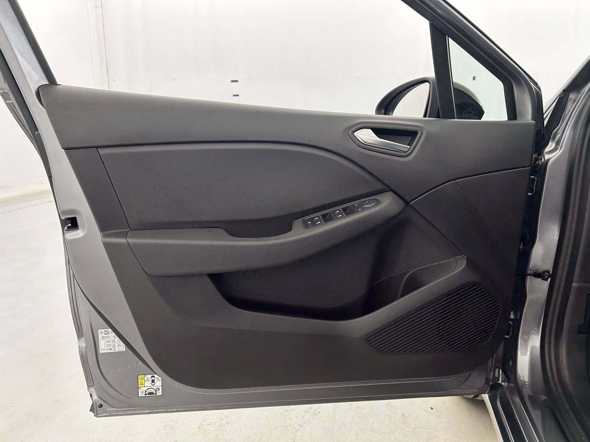 Vente en ligne Renault Clio 5 Clio E-Tech full hybrid 145 ch GSR2 au prix de 19 900 €