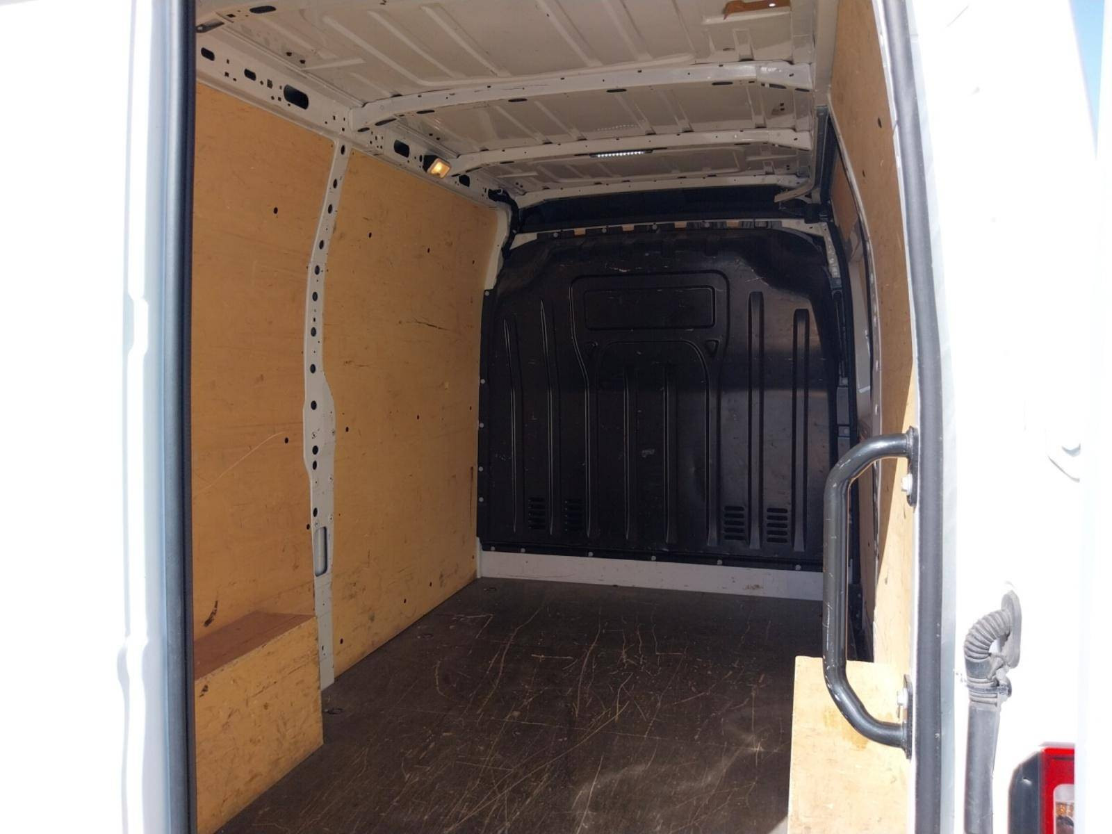 Vente en ligne Renault Master Fourgon MASTER FGN TRAC F3500 L2H2 BLUE DCI 135 au prix de 25 990 €
