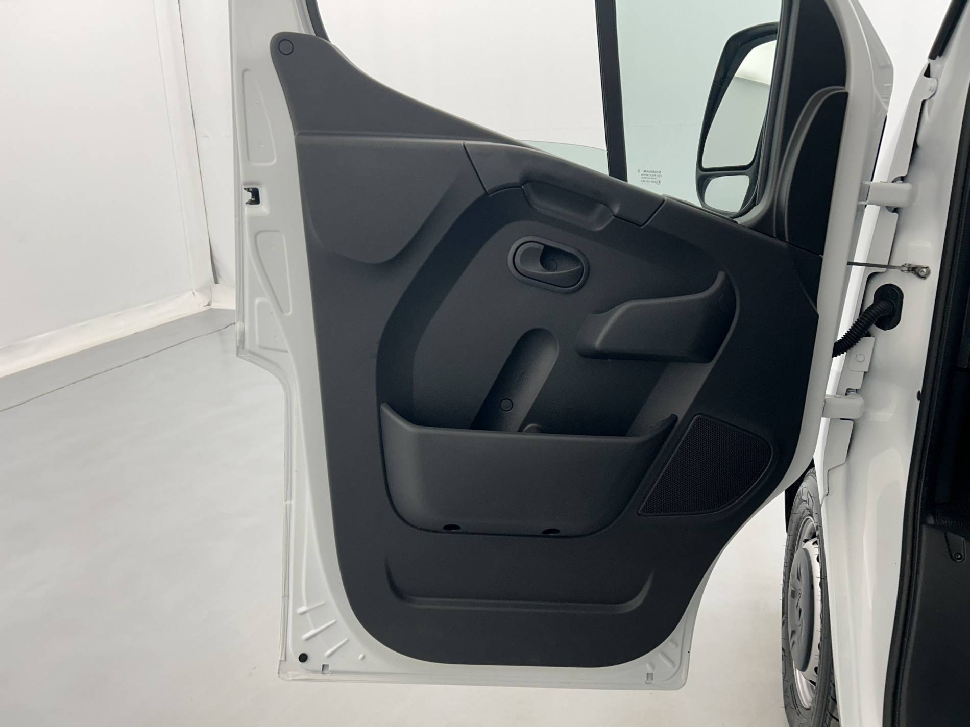 Vente en ligne Renault Master Fourgon MASTER FGN TRAC F3500 L2H2 BLUE DCI 135 au prix de 27 990 €