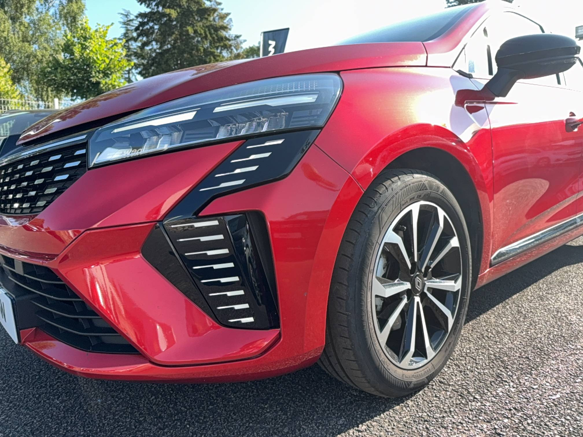 Vente en ligne Renault Clio 5 Clio E-Tech full hybrid 145 au prix de 17 990 €