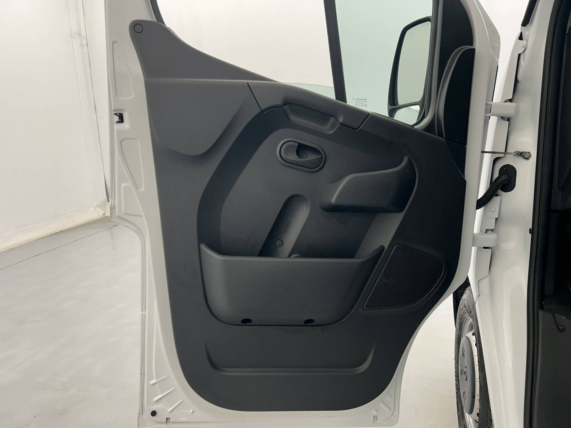 Vente en ligne Renault Master Fourgon MASTER FGN TRAC F3500 L2H2 BLUE DCI 135 au prix de 24 590 €