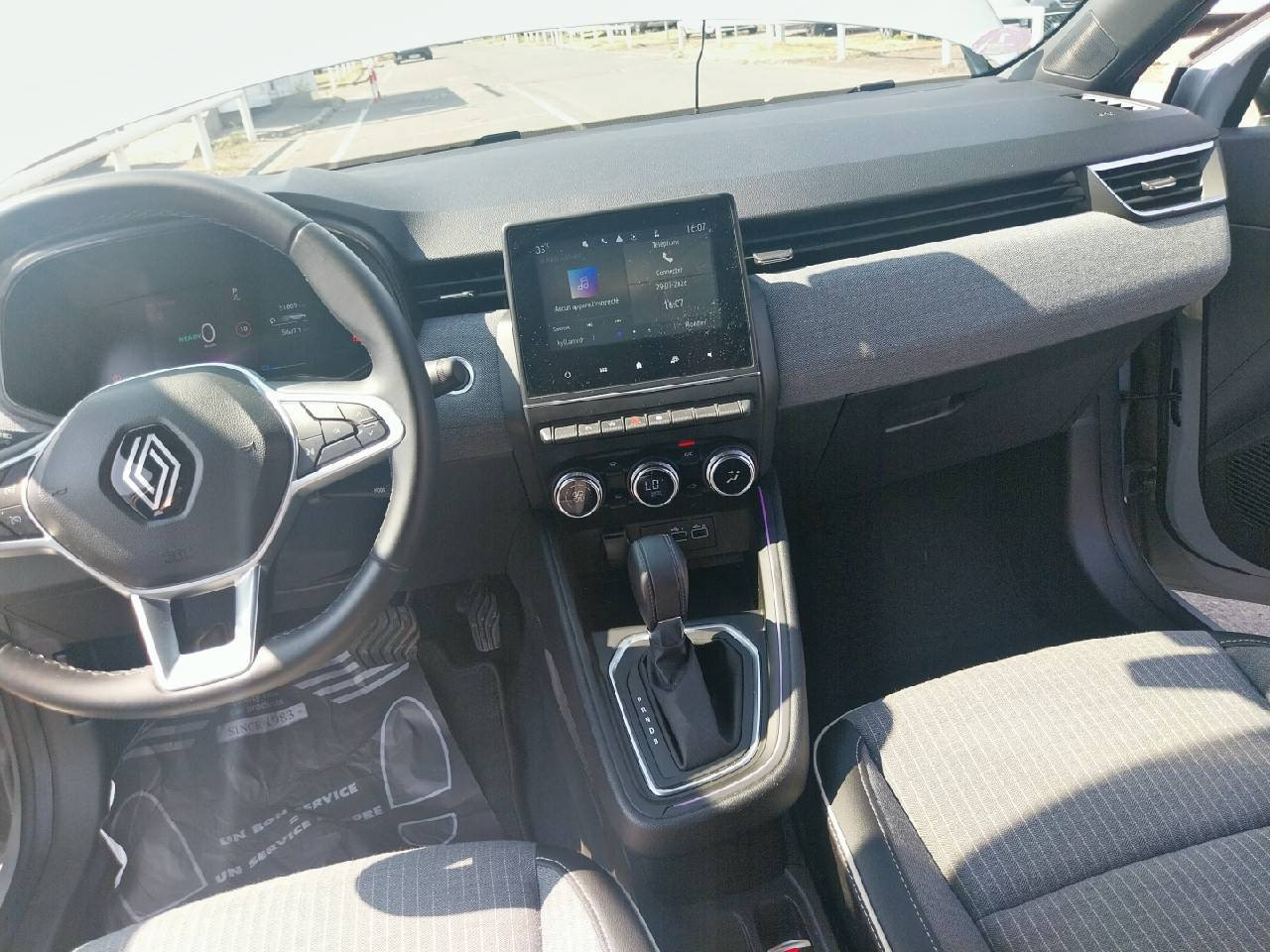 Vente en ligne Renault Clio 5 Clio E-Tech full hybrid 145 au prix de 16 990 €