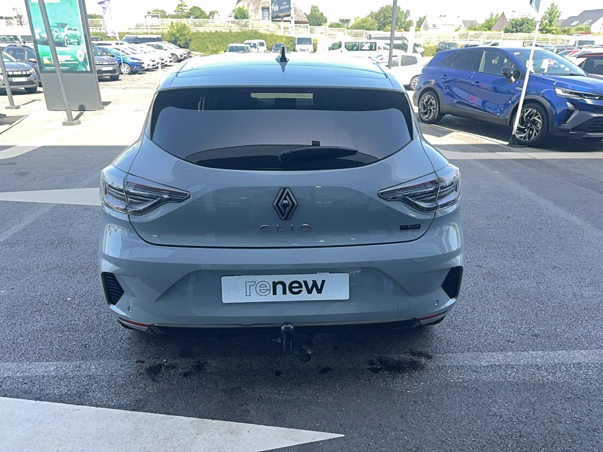 Vente en ligne Renault Clio 5 Clio E-Tech full hybrid 145 au prix de 17 790 €
