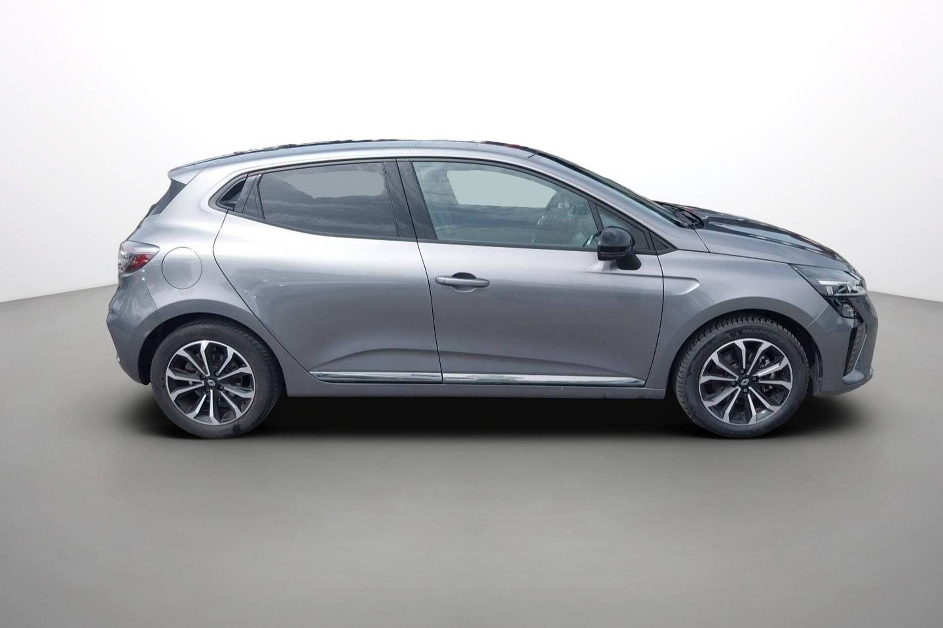 Vente en ligne Renault Clio 5 Clio E-Tech full hybrid 145 au prix de 17 990 €