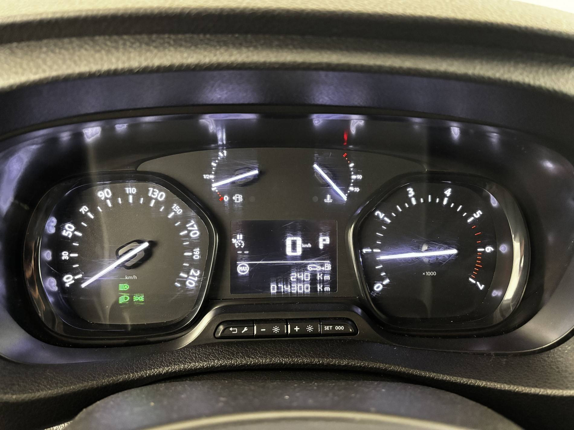 Vente en ligne Peugeot Expert Cabine Approfondie EXPERT CA STANDARD BLUEHDI 180 S&S EAT8 au prix de 28 790 €