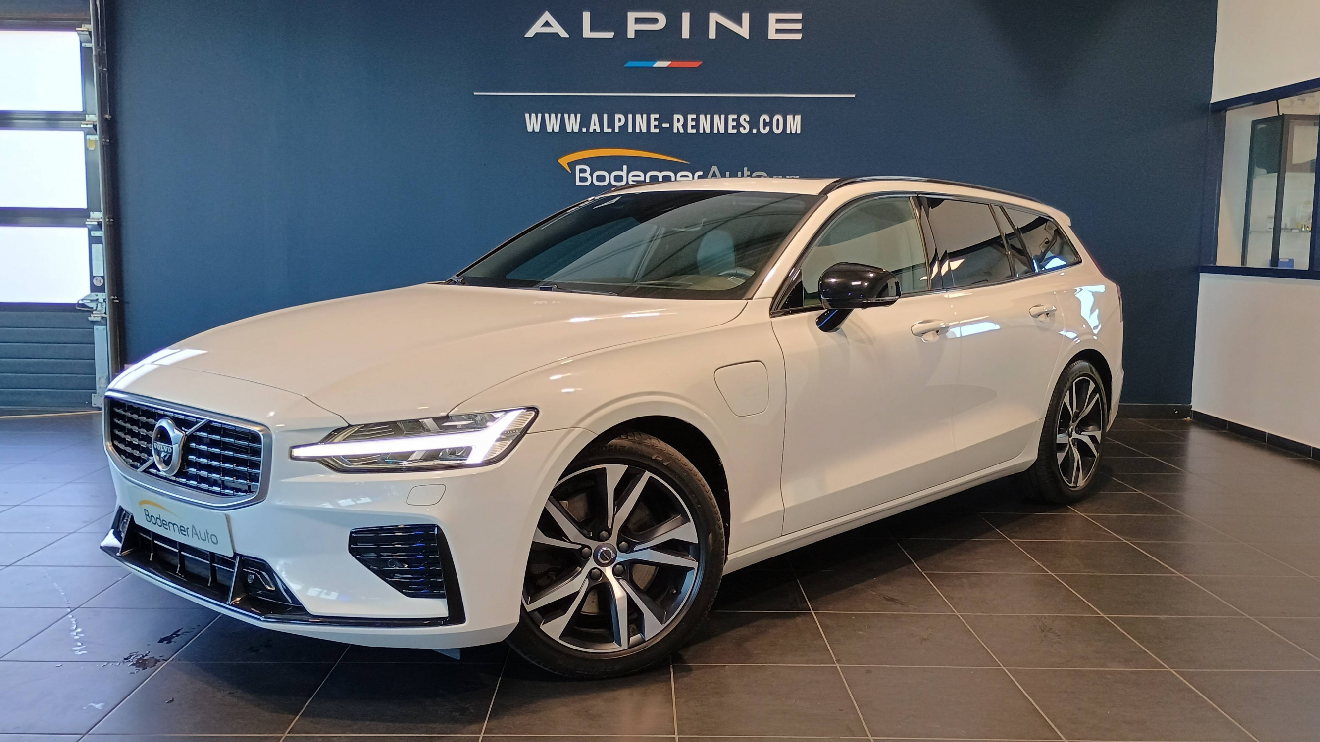 Volvo V60  T8 Twin Engine 303 ch + 87 ch Geartronic 8 occasion de 2020 en vente à Rennes