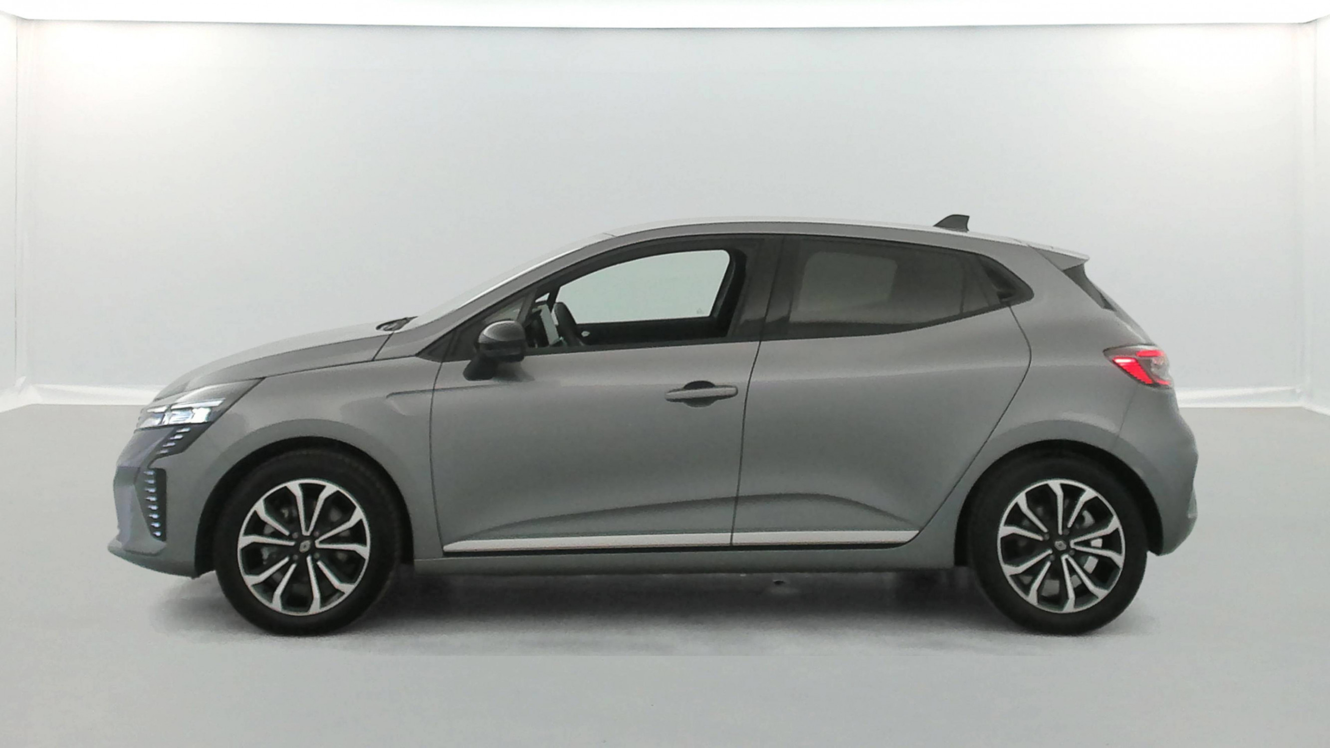 Vente en ligne Renault Clio 5 Clio E-Tech full hybrid 145 au prix de 19 290 €