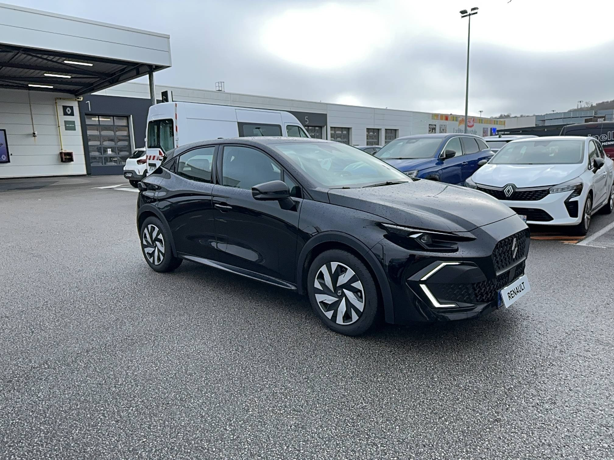 Vente en ligne Renault Clio 6 Clio E-Tech full hybrid 160 ch au prix de 24 600 €