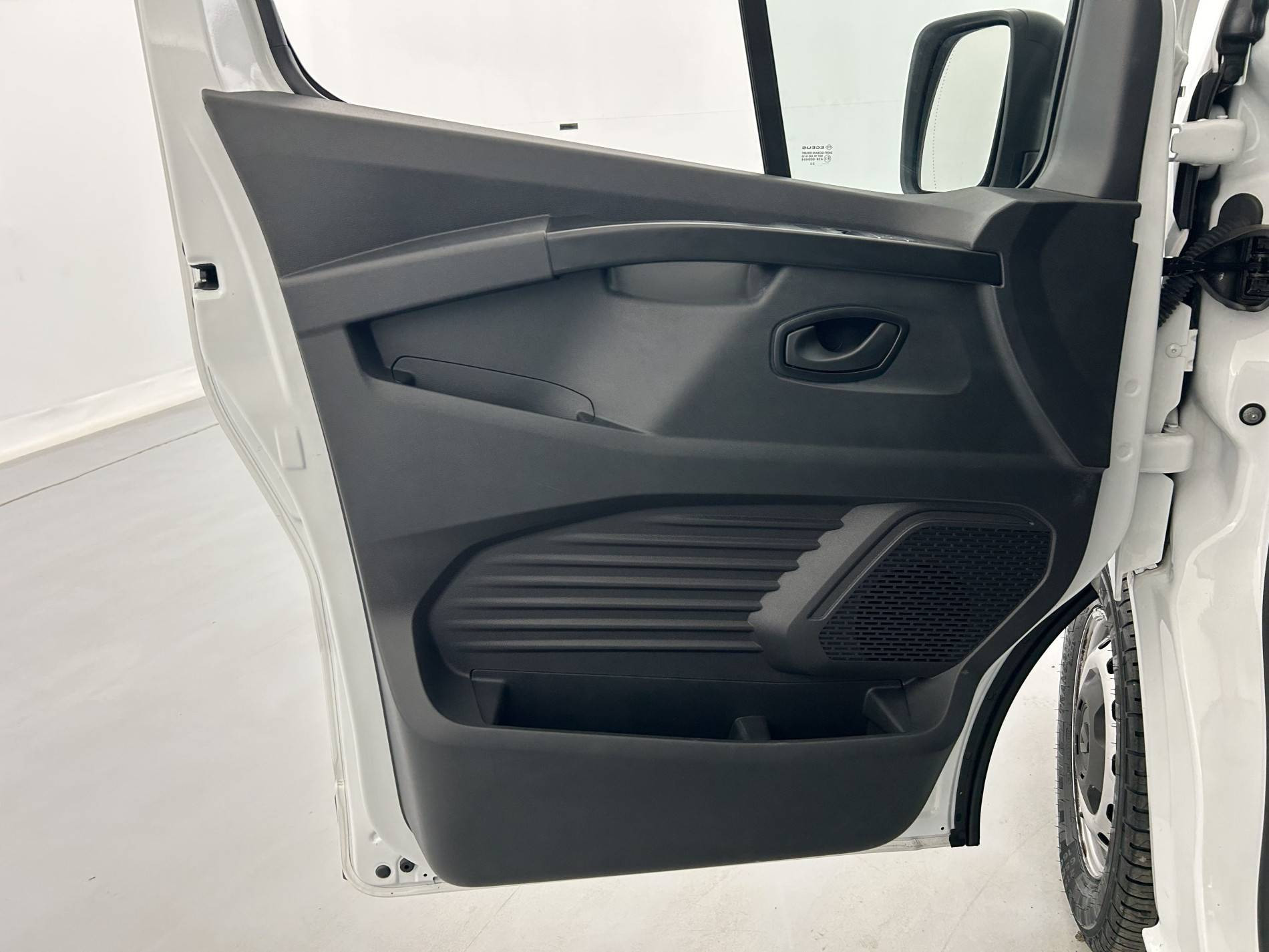 Vente en ligne Renault Trafic 3 Fourgon TRAFIC FGN L2H1 3000 KG BLUE DCI 130 au prix de 23 990 €