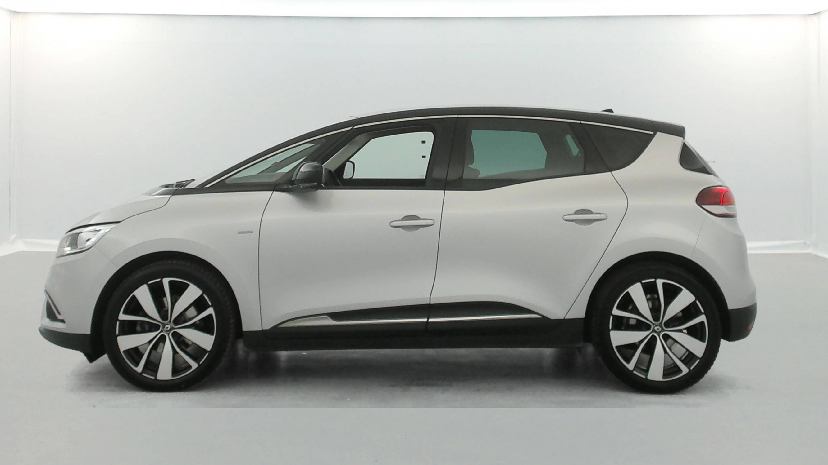 Vente en ligne Renault Scenic 4 Scenic TCe 115 FAP au prix de 13 390 €