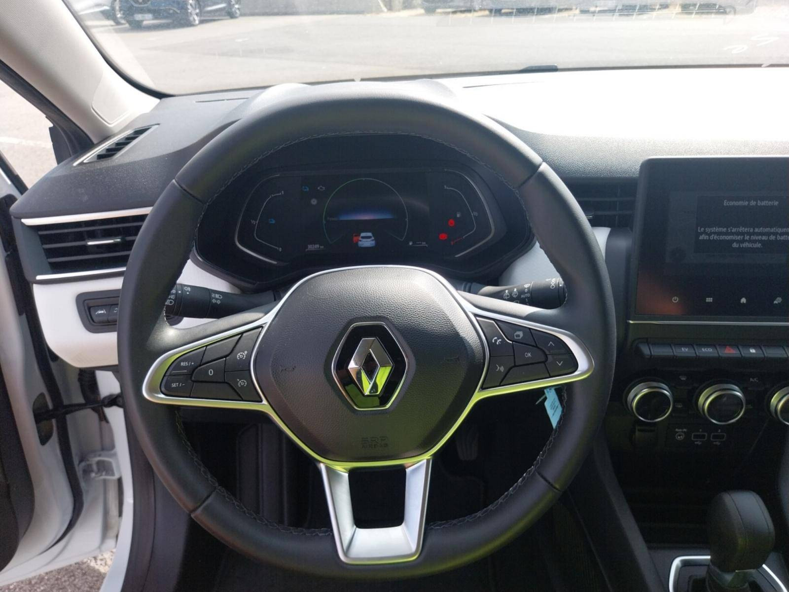 Vente en ligne Renault Clio 5 Clio E-Tech full hybrid 145 au prix de 15 990 €