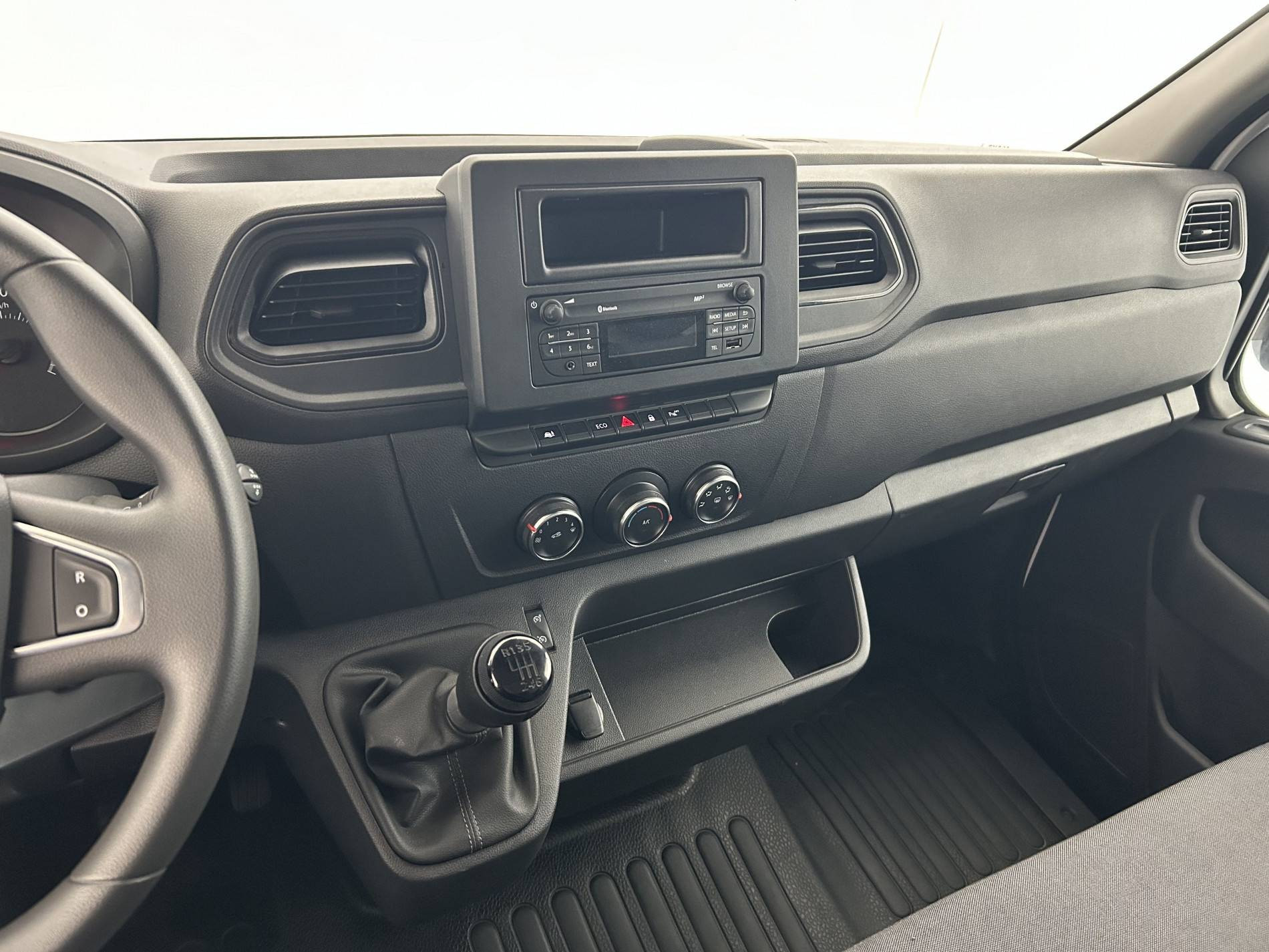 Vente en ligne Renault Master Fourgon MASTER FGN TRAC F3500 L2H2 BLUE DCI 135 au prix de 24 590 €