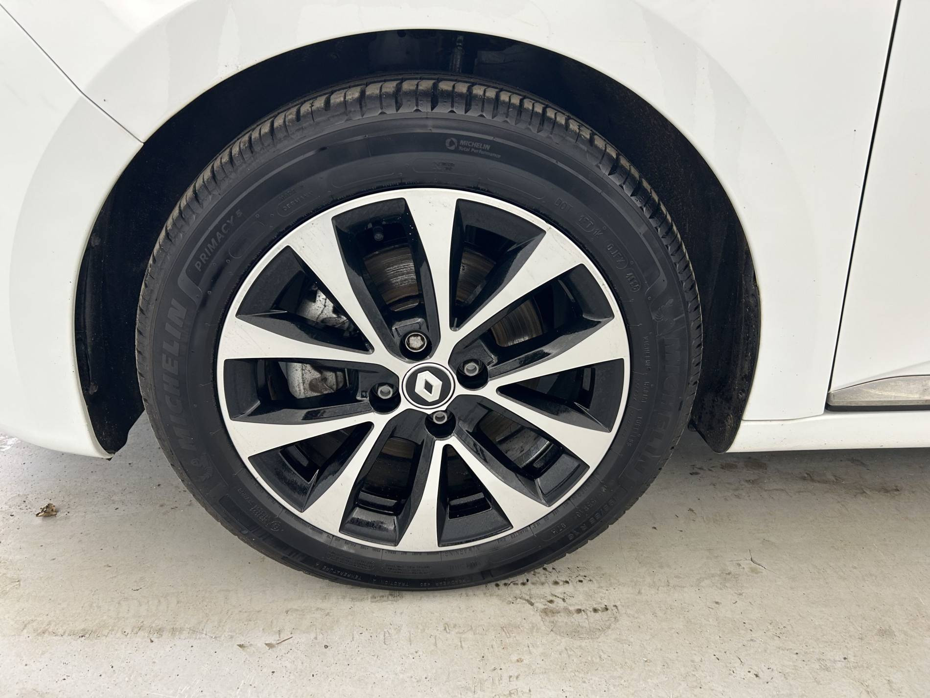 Vente en ligne Renault Clio 5 Clio E-Tech hybride 145 au prix de 17 970 €