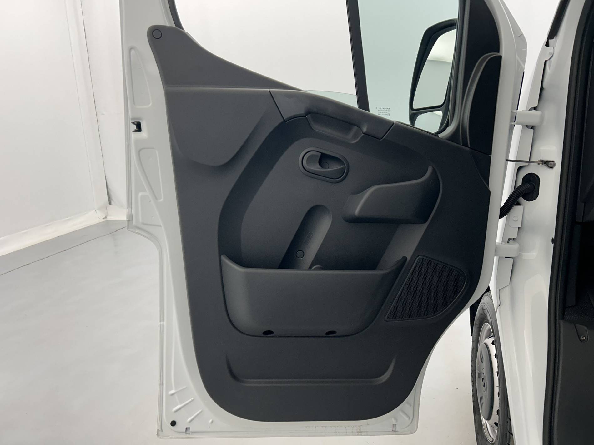 Vente en ligne Renault Master Fourgon MASTER FGN TRAC F3500 L3H3 BLUE DCI 135 au prix de 29 400 €