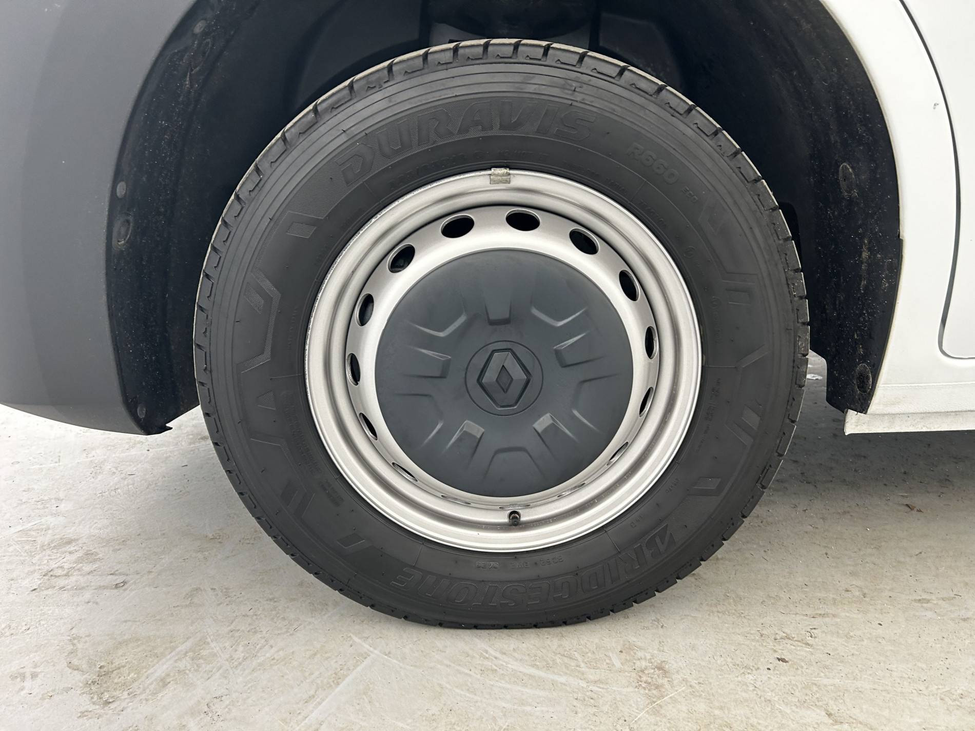 Vente en ligne Renault Master Fourgon MASTER FGN TRAC F3500 L2H2 BLUE DCI 135 au prix de 27 990 €