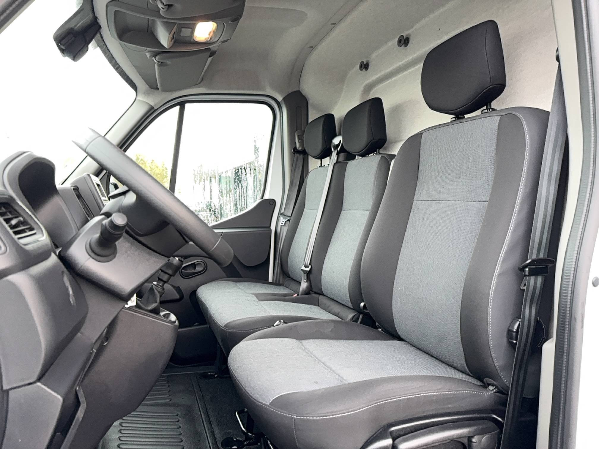 Vente en ligne Renault Master Fourgon MASTER FGN TRAC F3500 L2H2 BLUE DCI 135 au prix de 25 000 €