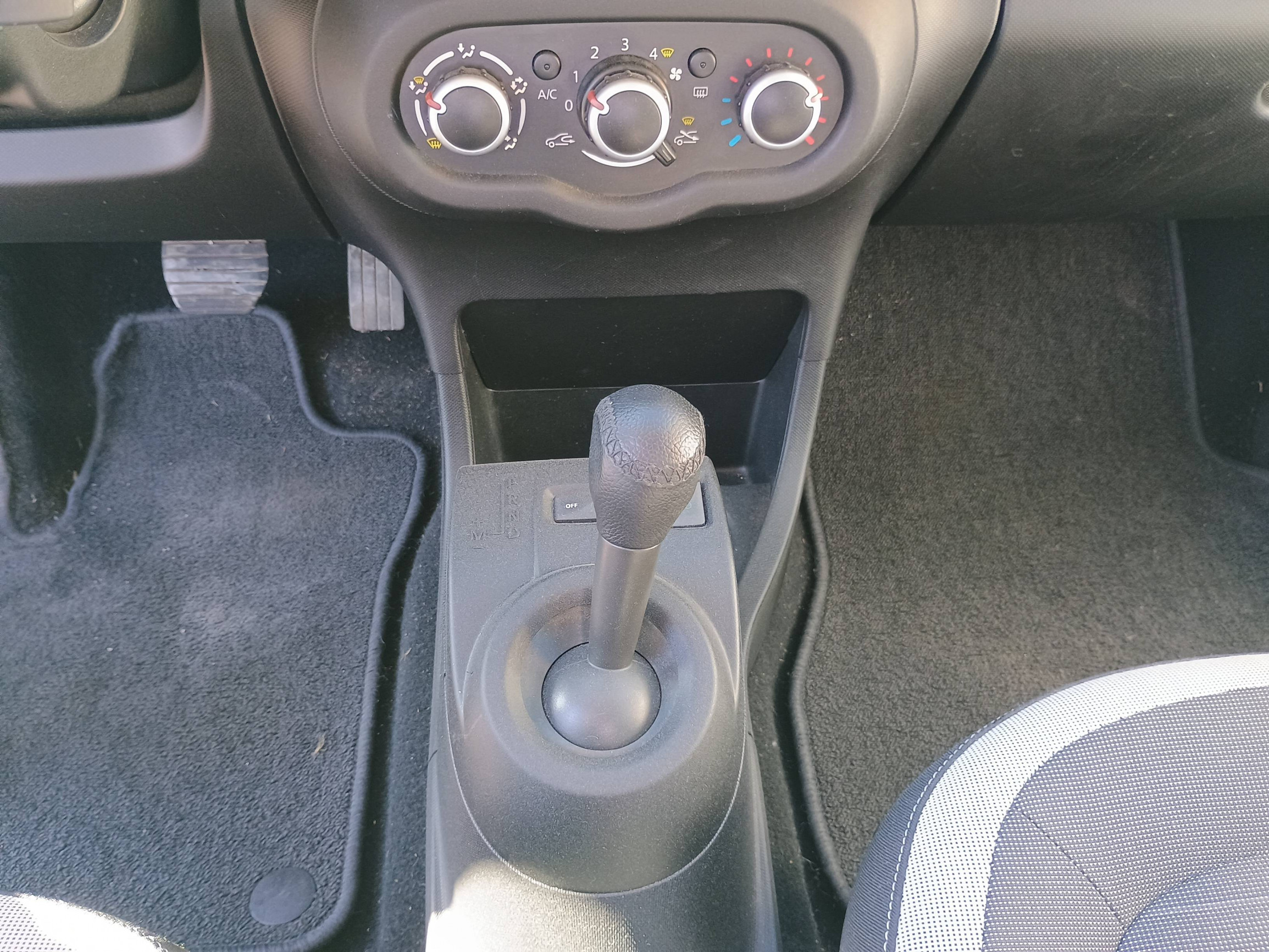 Vente en ligne Renault Twingo 3  1.0 SCe 70 au prix de 12 991 €