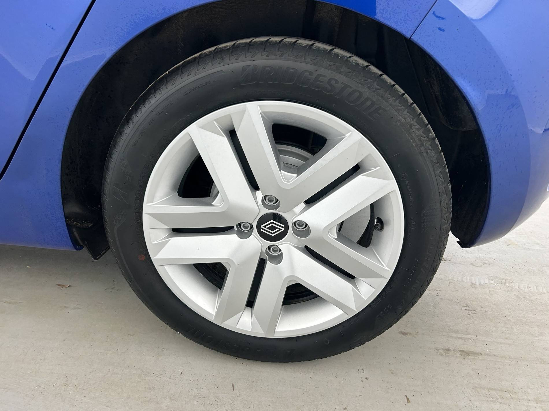 Vente en ligne Renault Clio 5 Clio E-Tech full hybrid 145 au prix de 19 800 €