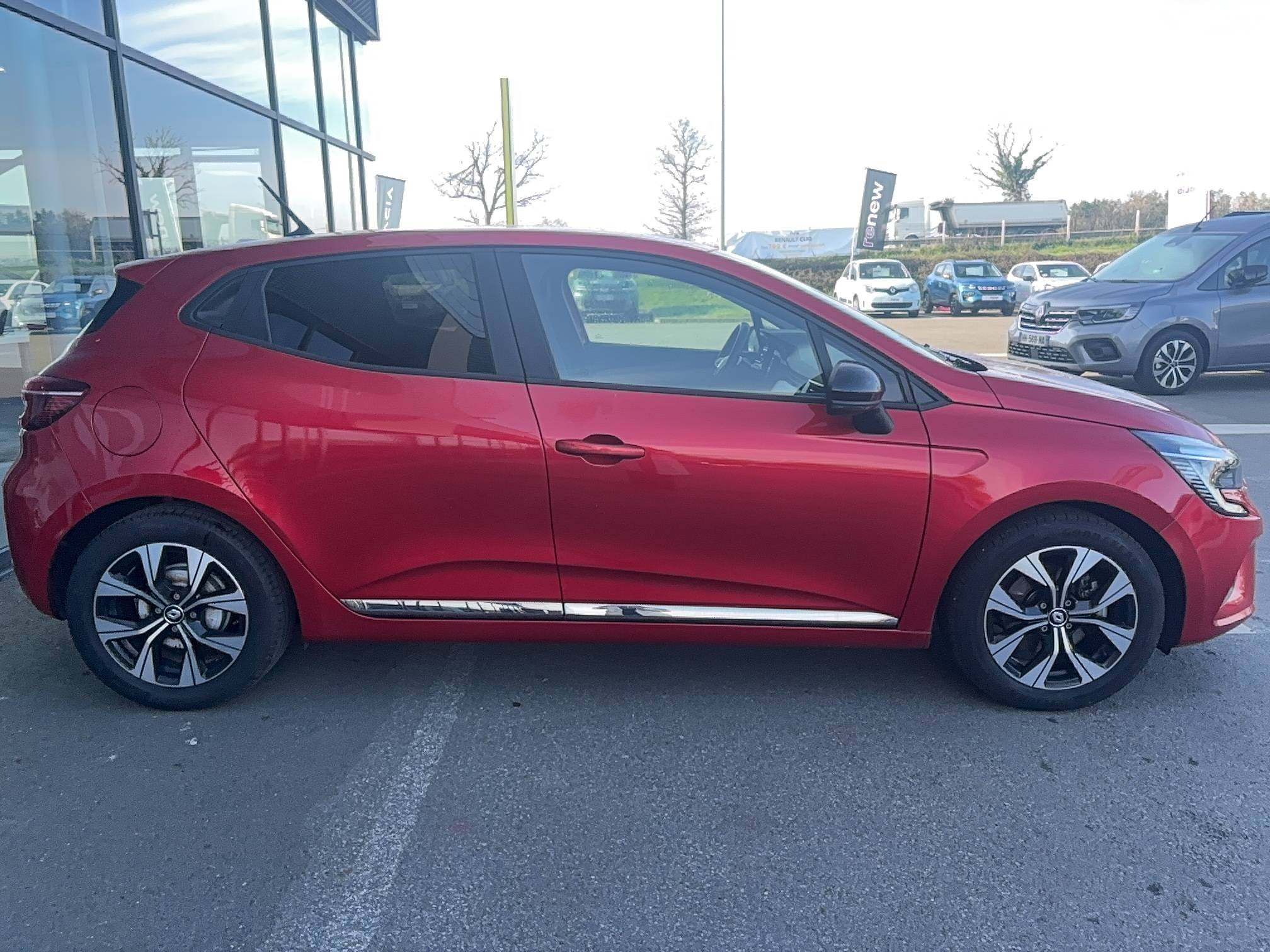 Vente en ligne Renault Clio 5 Clio E-Tech full hybrid 145 au prix de 15 490 €